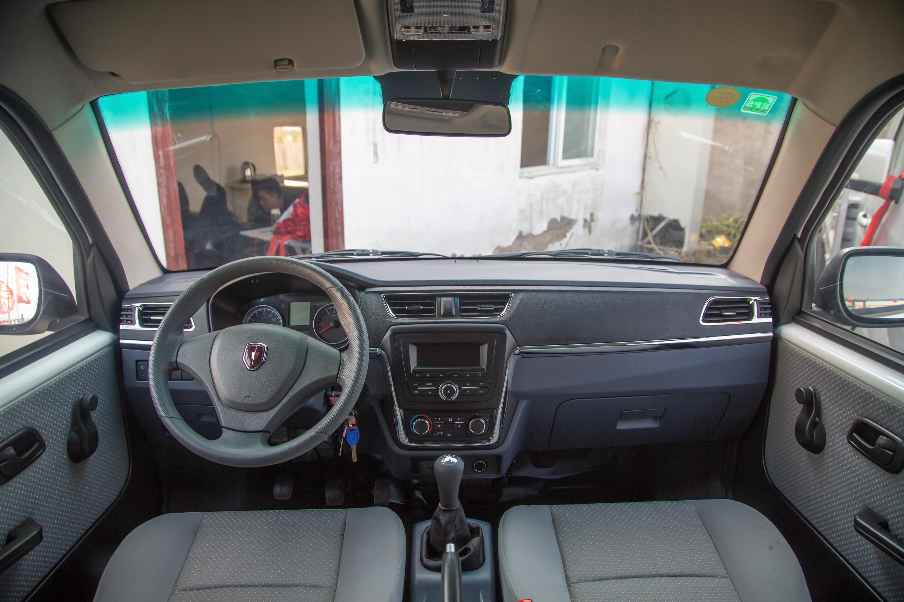 2019款 小海狮x30 厢货 1.5l 手动 标准型 2座 国vi内饰