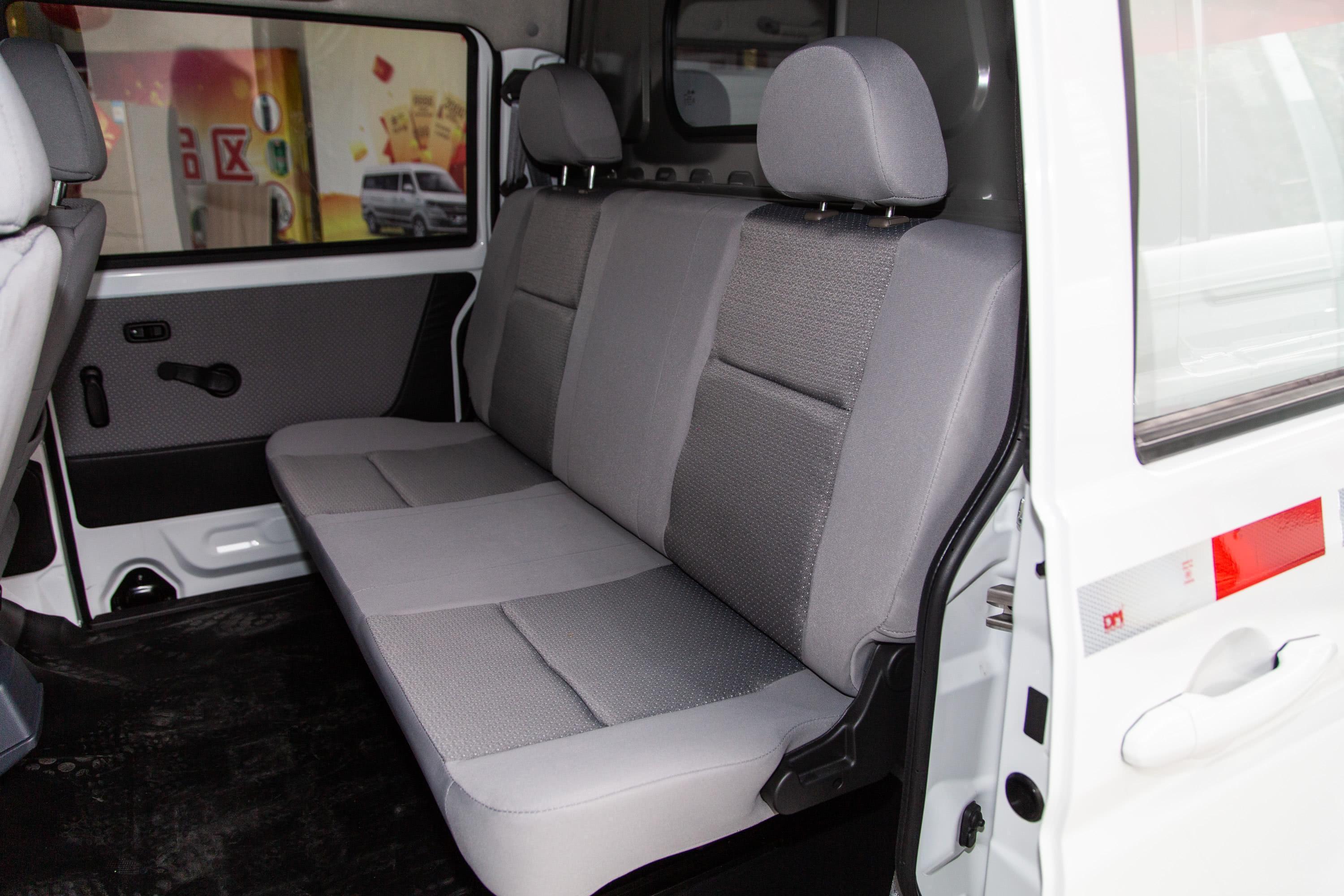 2019款 小海狮x30 厢货 1.5l 手动 标准型 5座 国vi空间