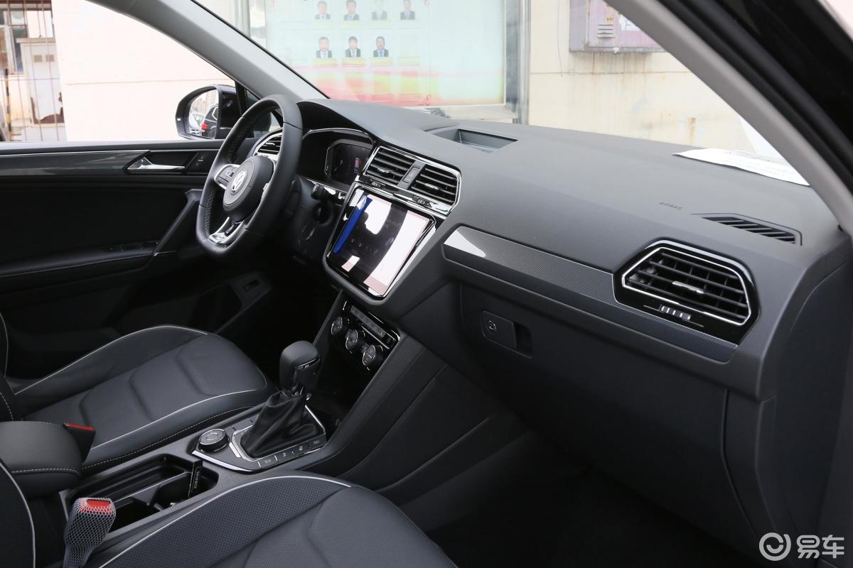 【途观l2019款380tsi 双离合 四驱 r-line旗舰版 国vi内饰全景副驾驶