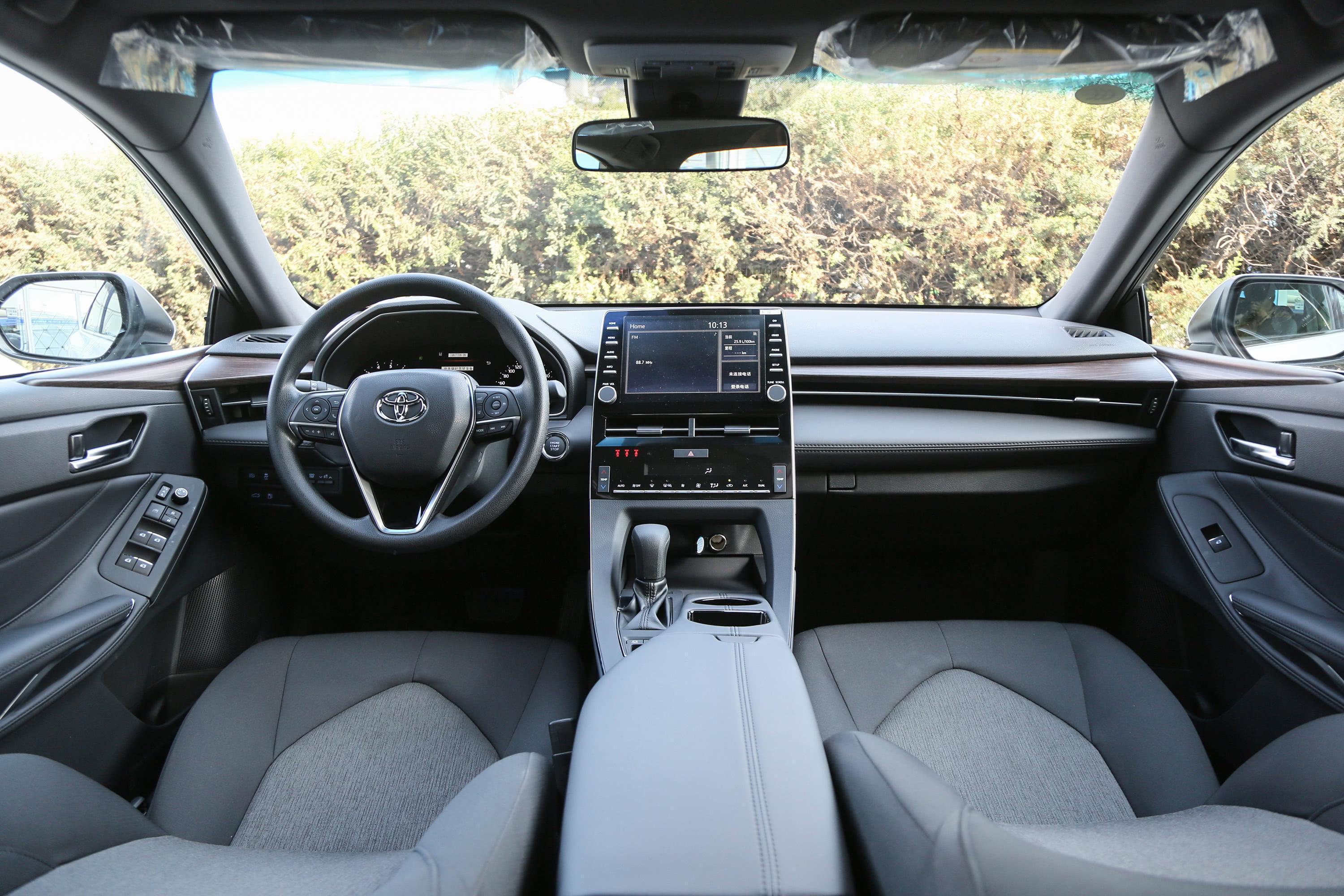 2021款 卡罗拉 双擎 1.8l e-cvt 旗舰版内饰