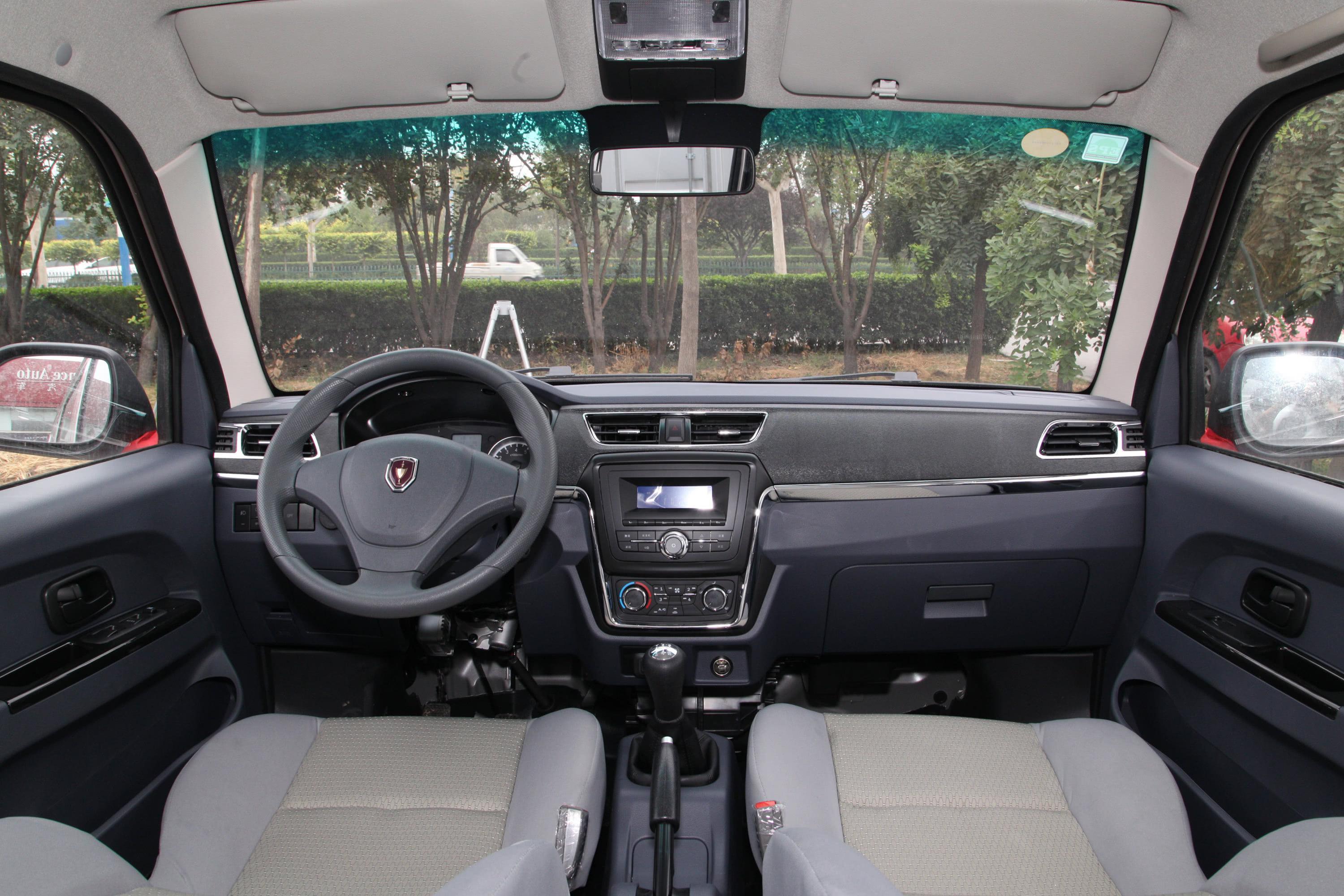 2019款 小海狮x30 客车 1.5l 手动 舒适型 7座 国vi内饰