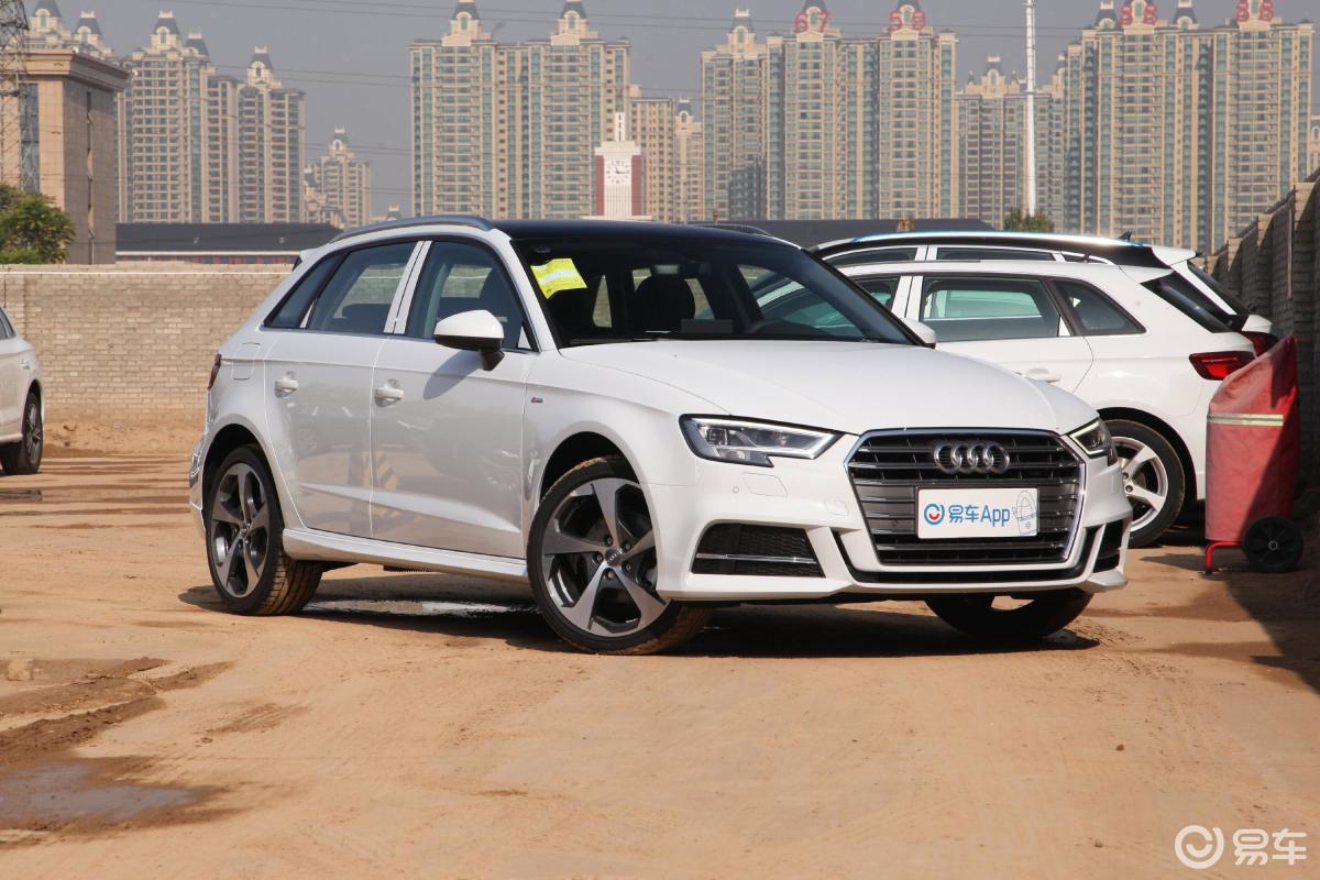 【奥迪a32020款sportback 35 tfsi 运动型侧前45度车头向右水平汽车