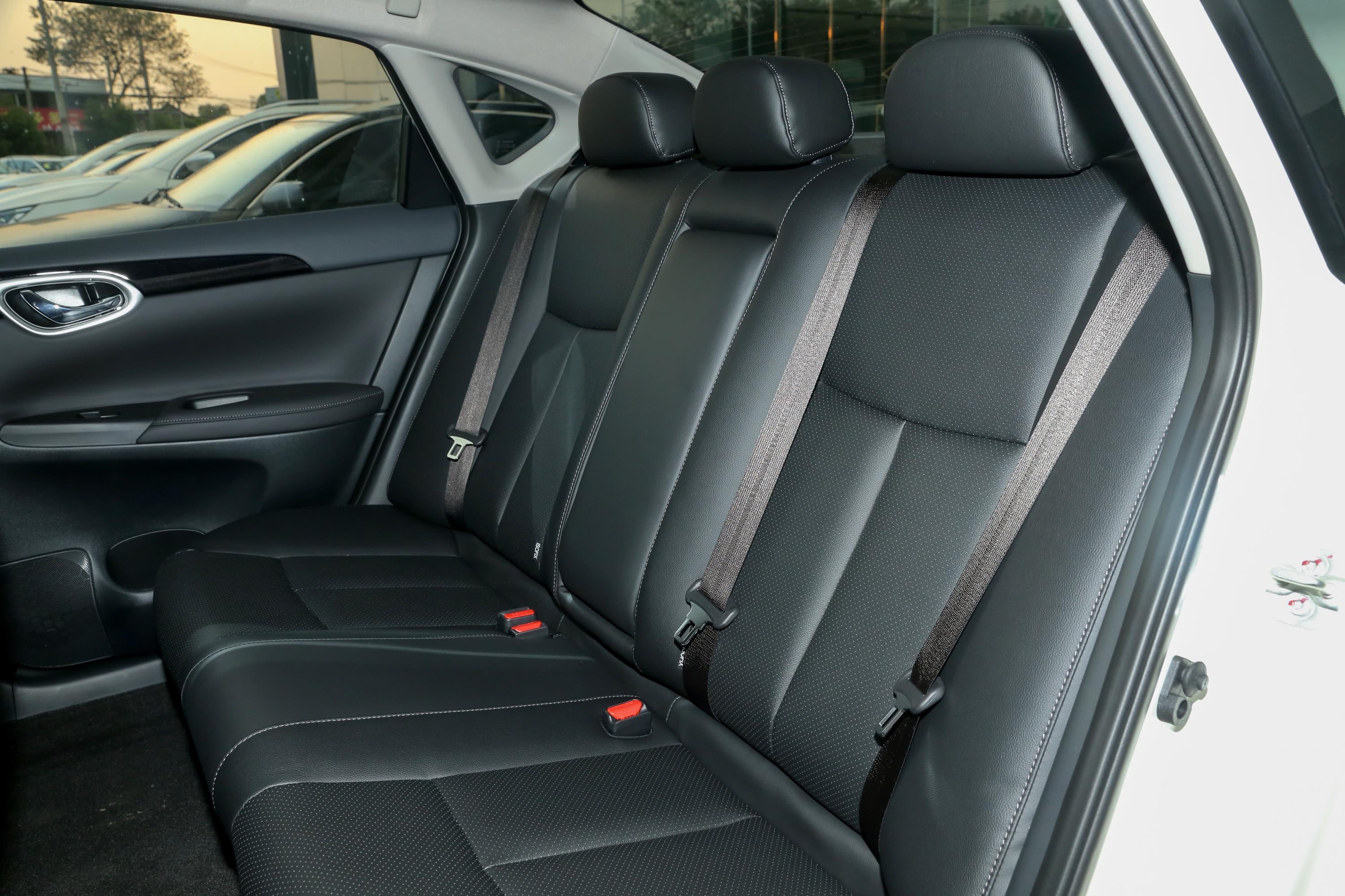 2019款 轩逸 经典 1.6xl 手动 豪华版空间