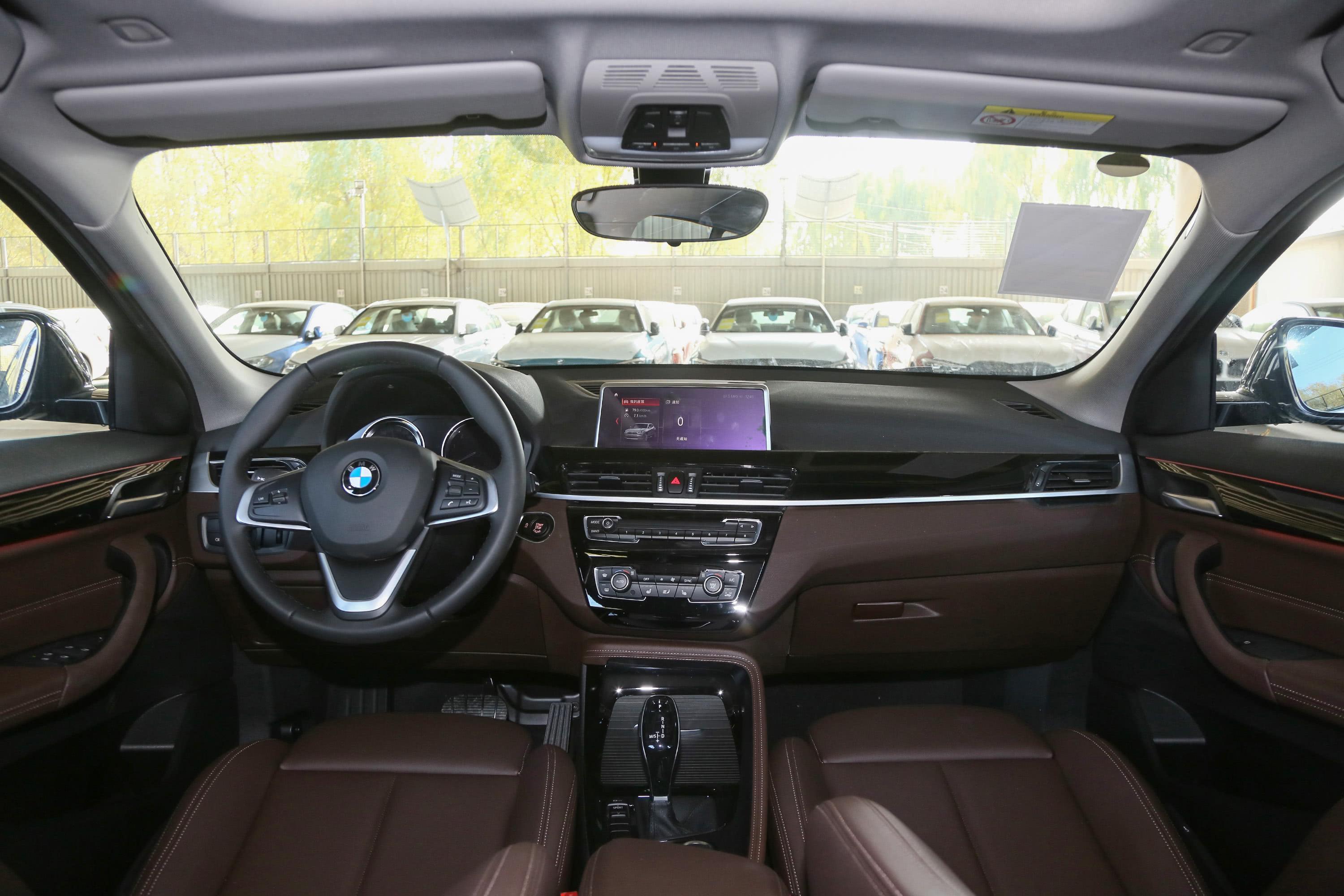 2020款 宝马x1 插电混动 xdrive30le 尊享型内饰