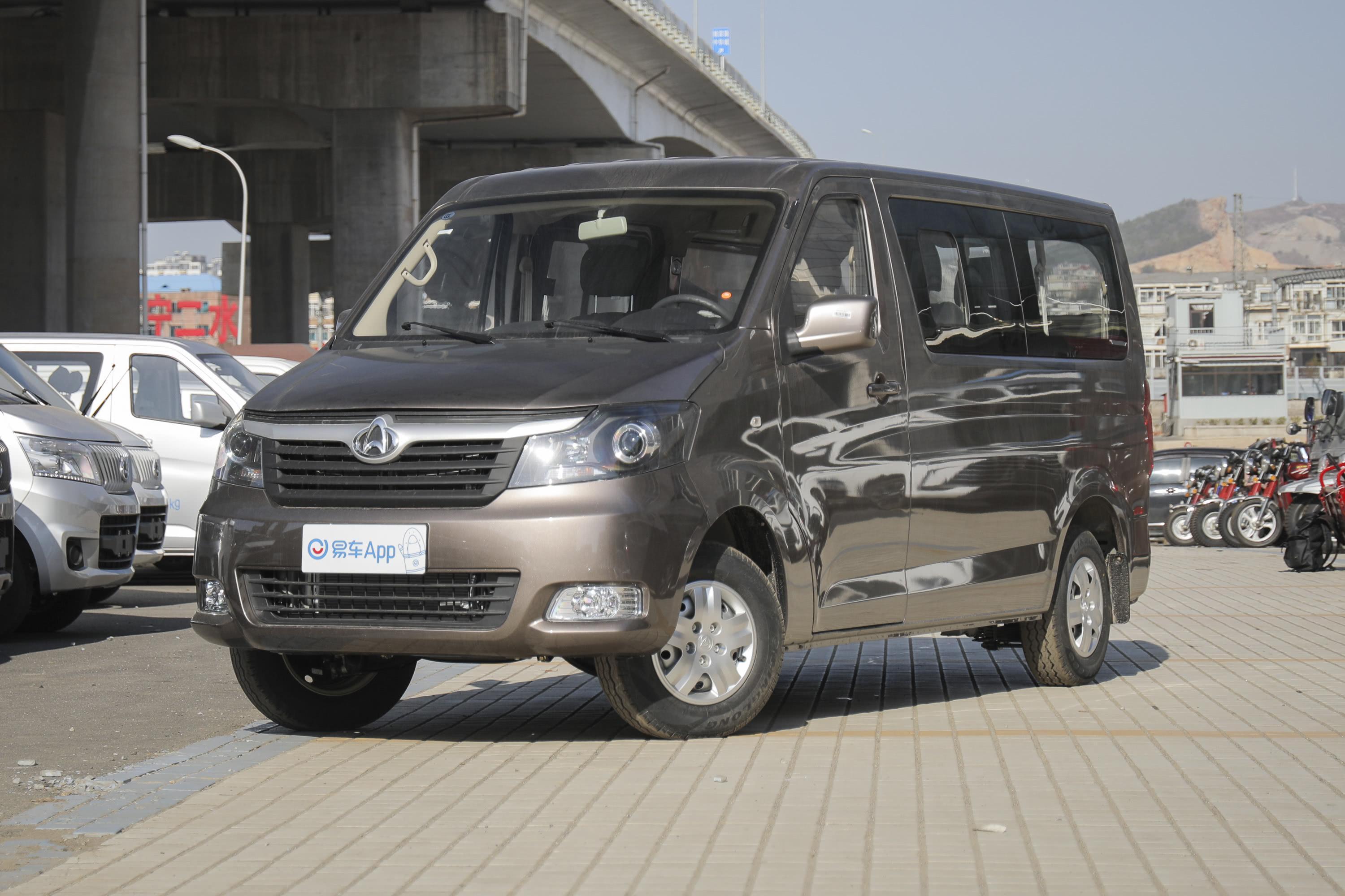 2019款睿行m7015l手动舒适型背掀门9座国vi