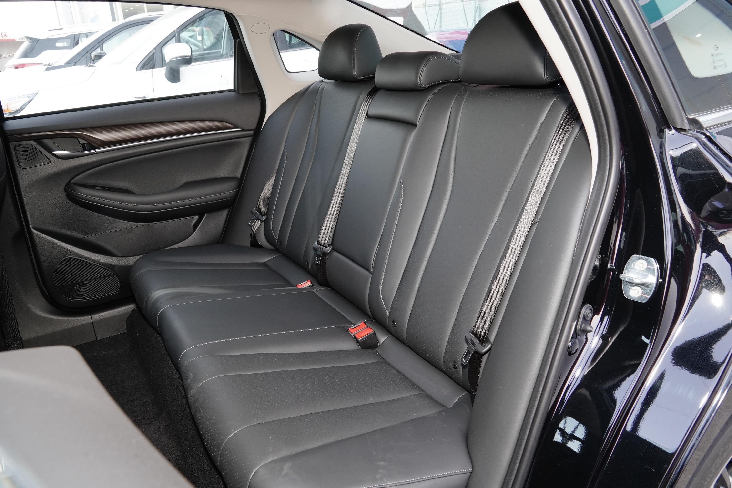 2019款 传祺ga6 270t 手自一体 智慧版空间