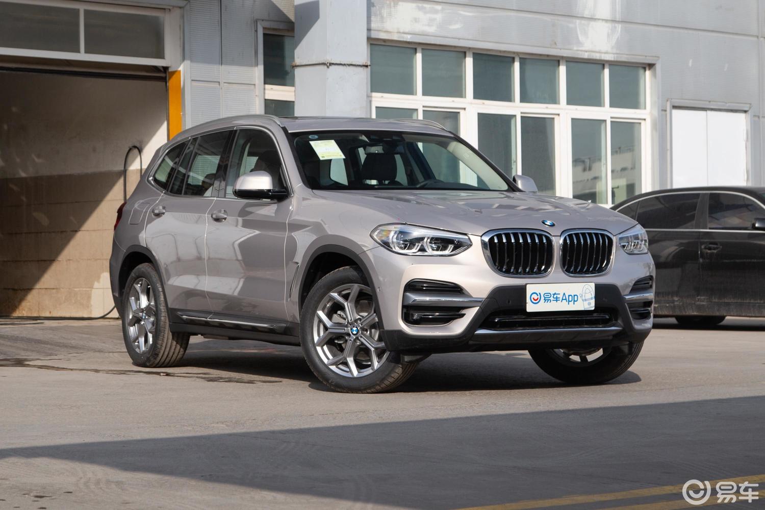 【宝马x32019款xdrive 28i 豪华套装侧前45度车头向右水平汽车图片