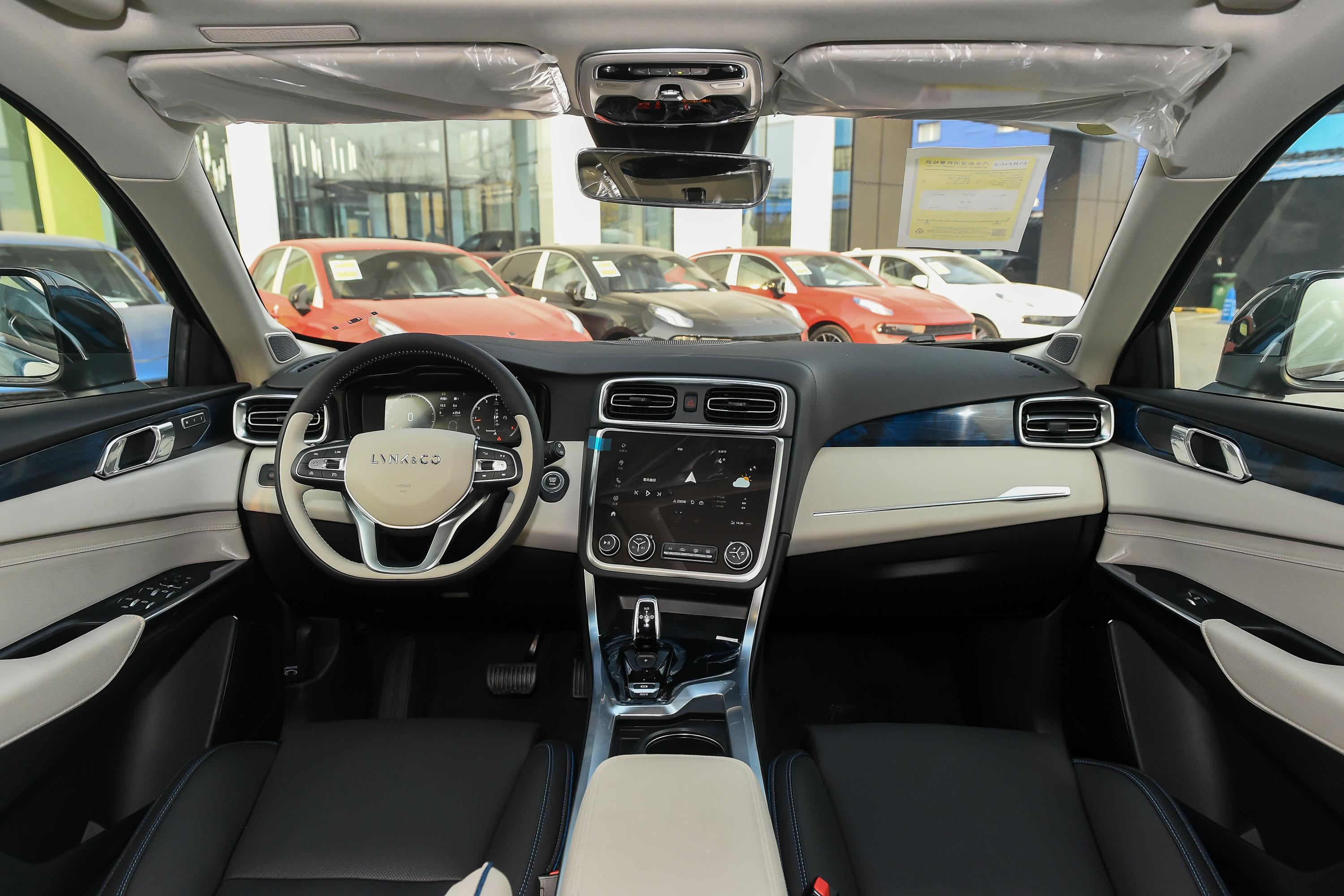 2019款 领克01 2.0td 手自一体 两驱 耀pro 国vi内饰