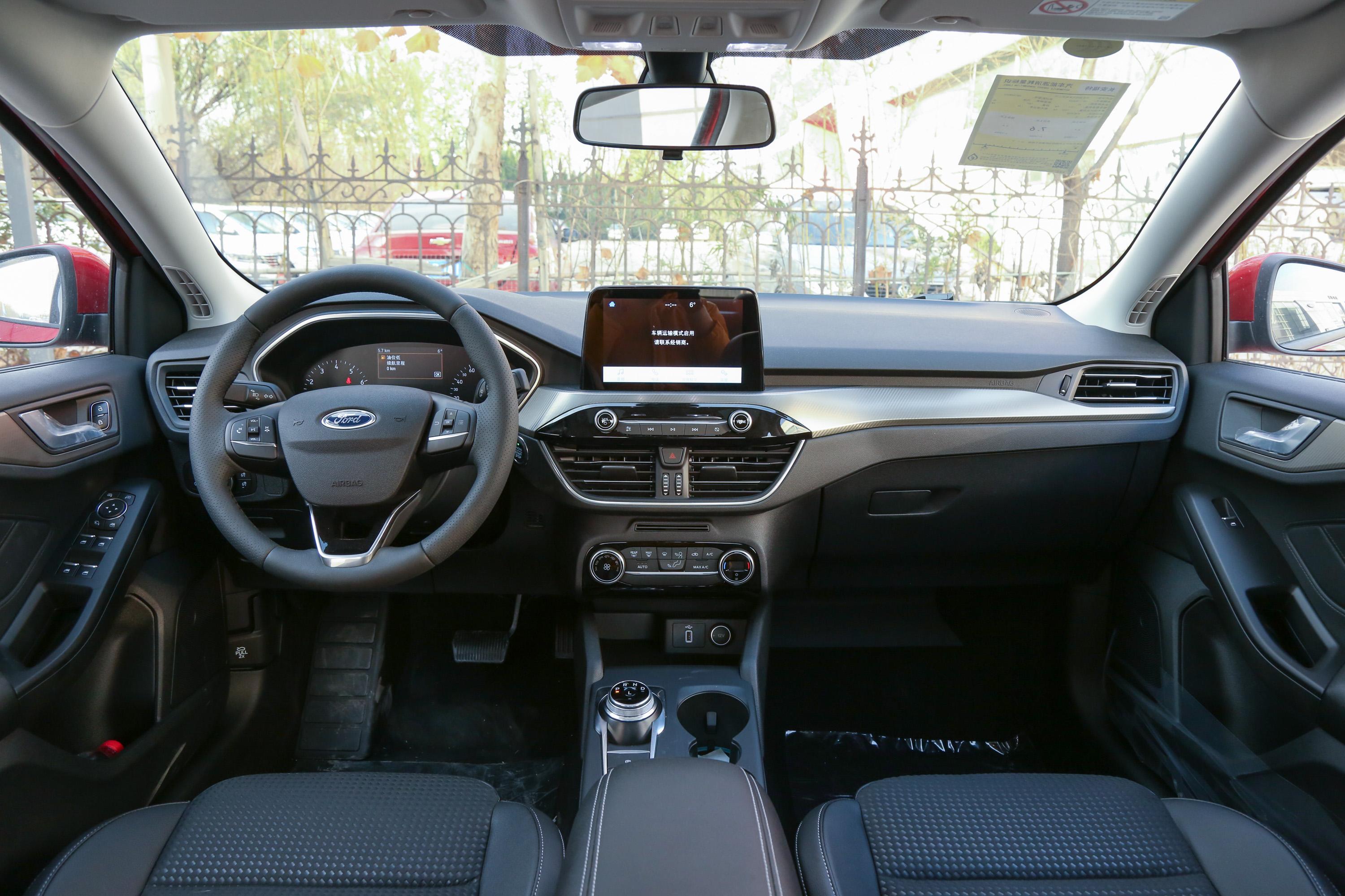 2020款 探险者 ecoboost 285 两驱 风尚版 6座内饰