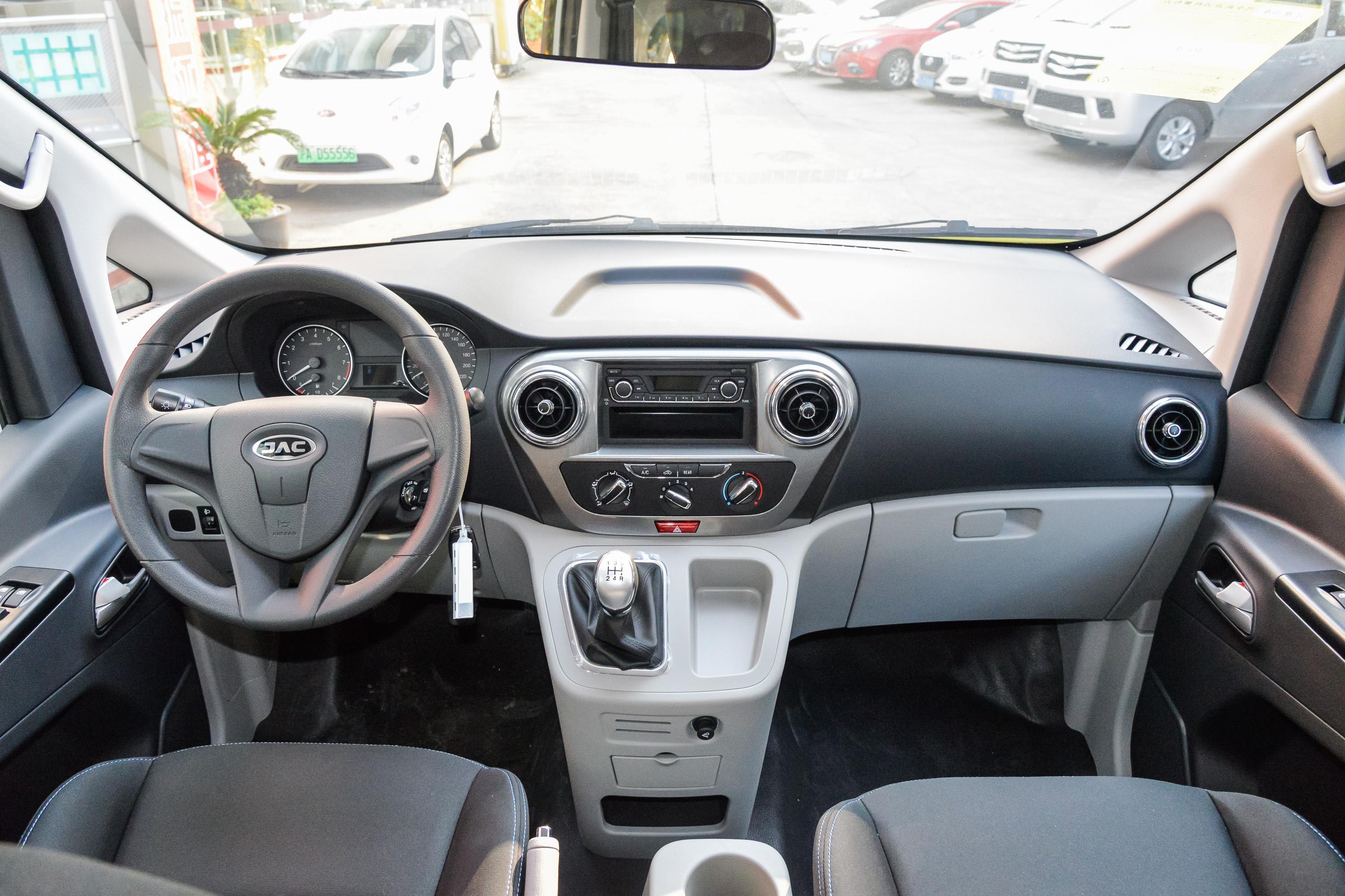 2019款 瑞风m3 plus 创客版 1.8l 手动 豪华智能型 7座 国vi内饰