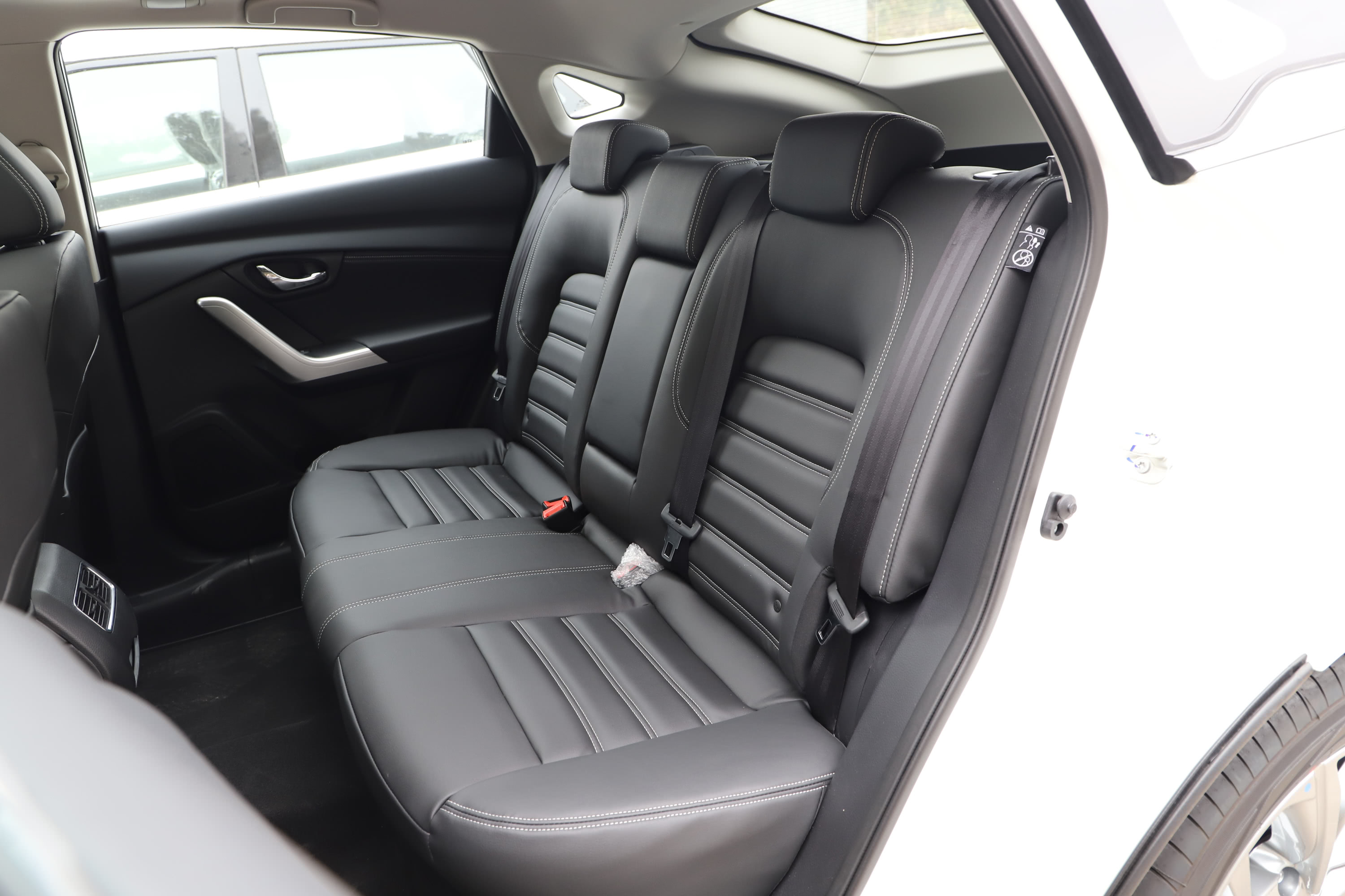 2020款 启辰t90 2.0l cvt 智联畅行版空间