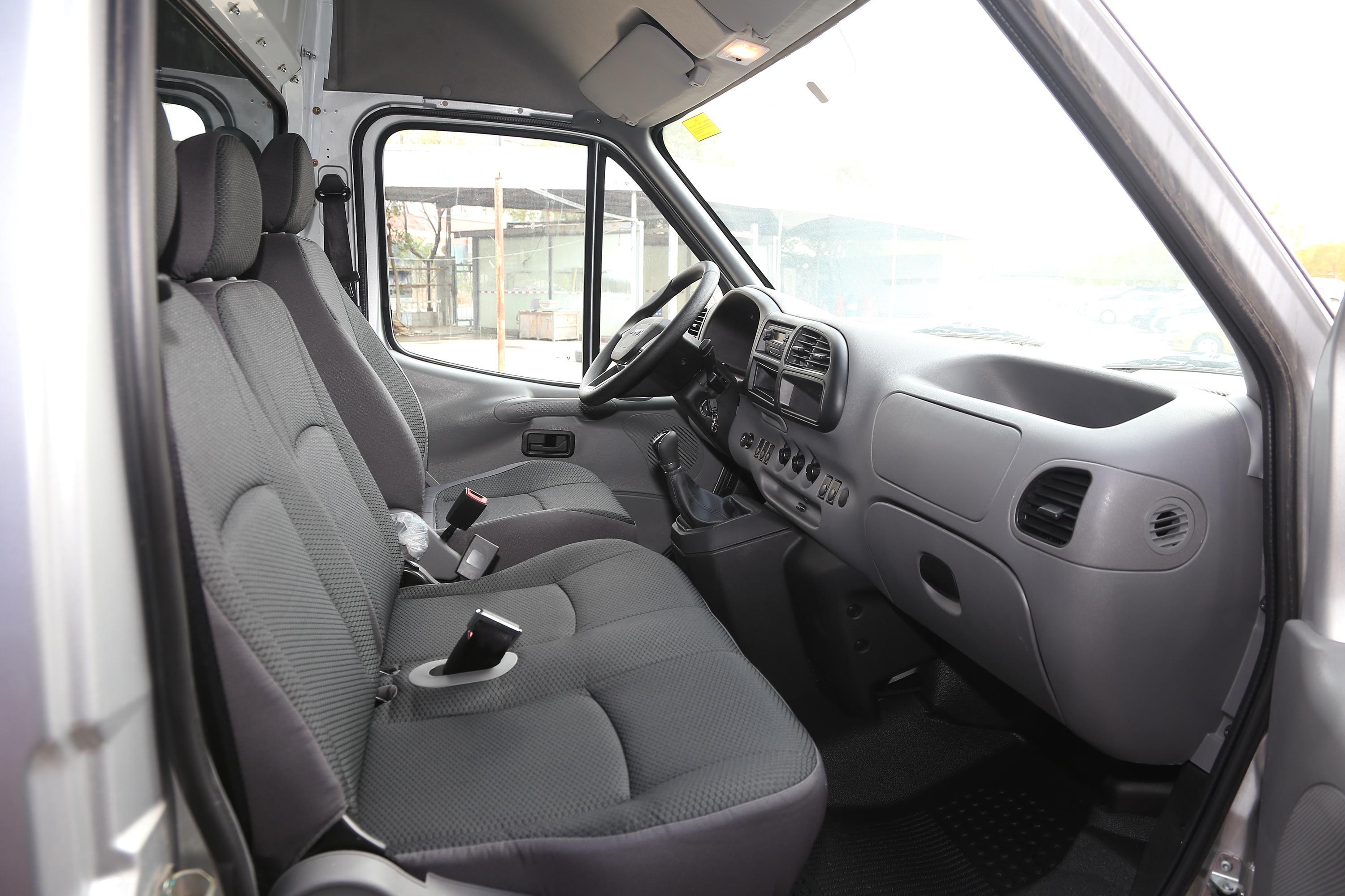 2017款特顺长轴中顶28t手动商运版3座jx493