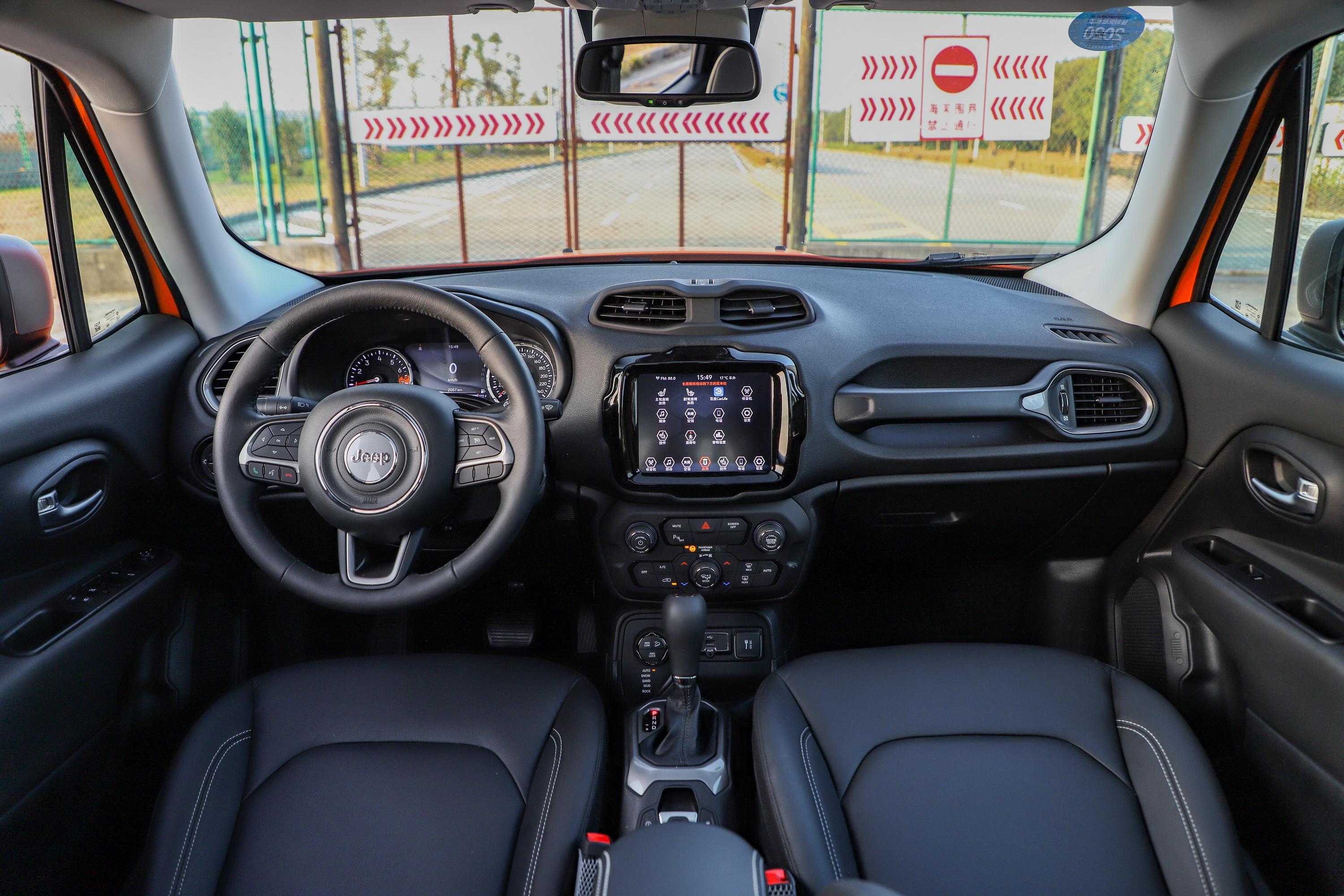 2019款 自由侠 220t 手自一体 四驱 精英版内饰