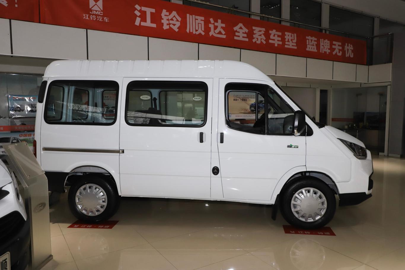 特顺短轴低顶 2.8t 手动 商运版 6座 jx493正侧车头向右水平
