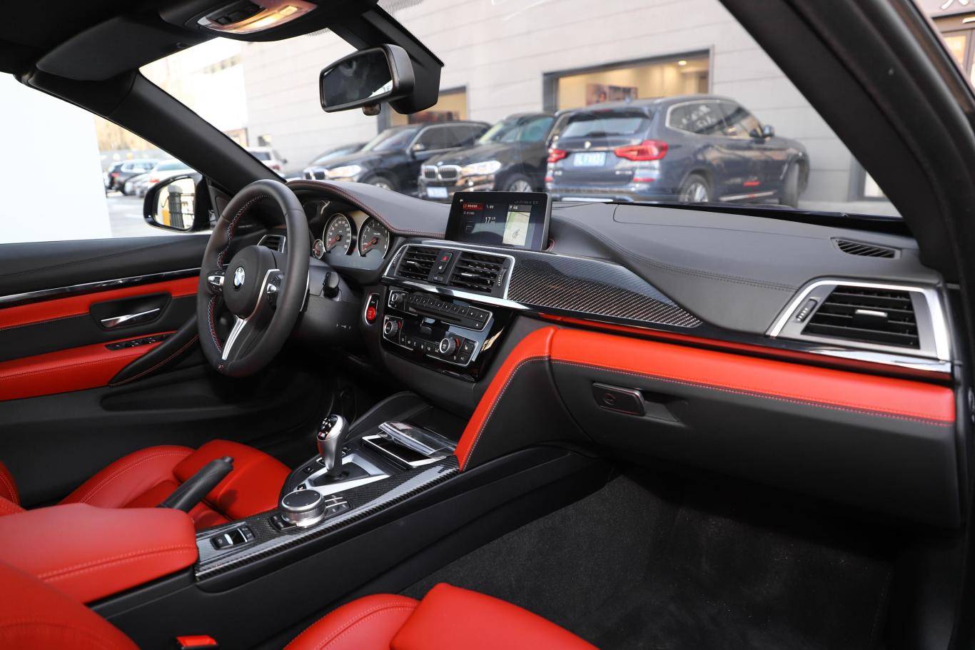 宝马m4m4 敞篷轿跑车猎影版内饰全景副驾驶员方向