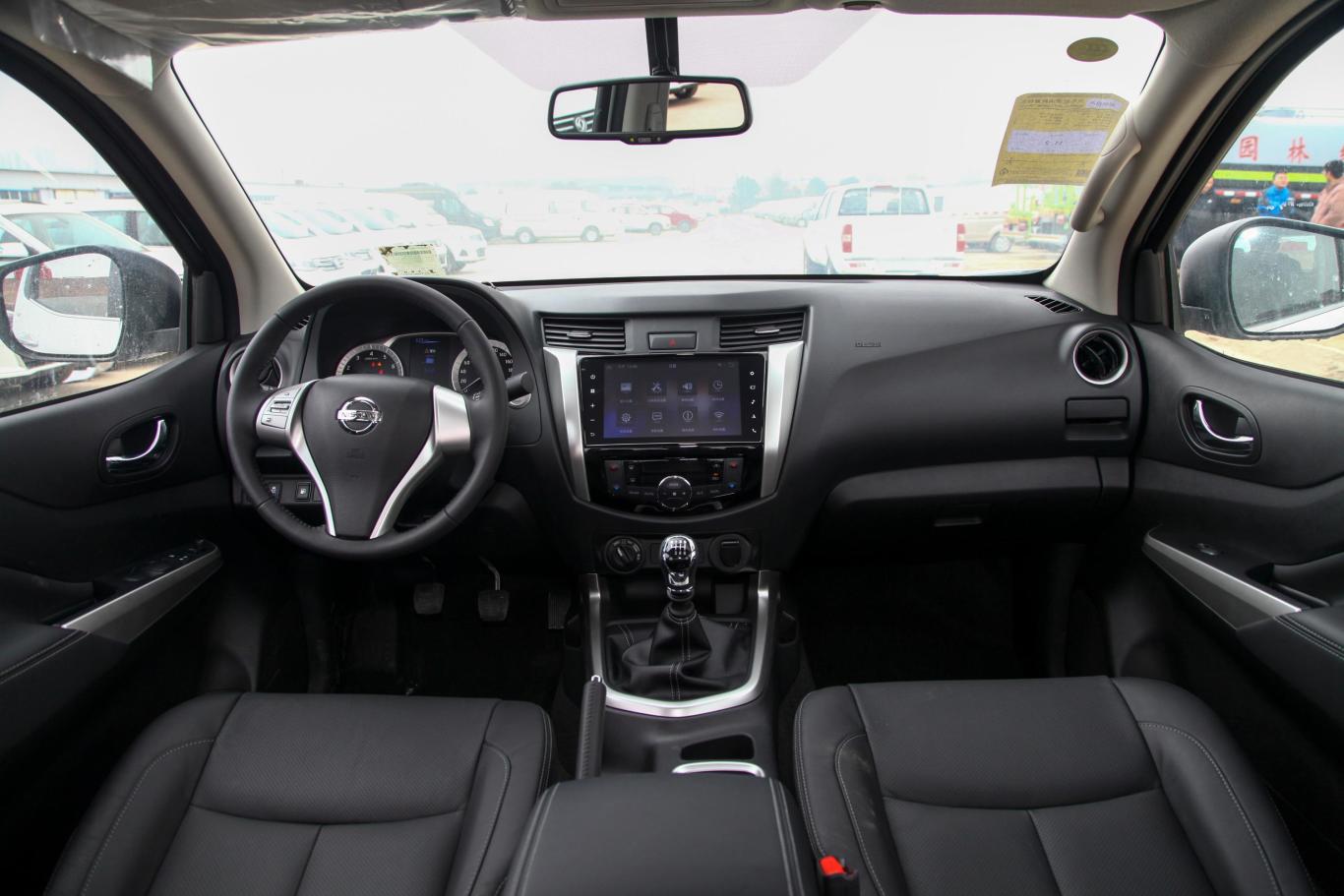 纳瓦拉2.5l 手动 四驱 旗舰型 国vi内饰全景正拍