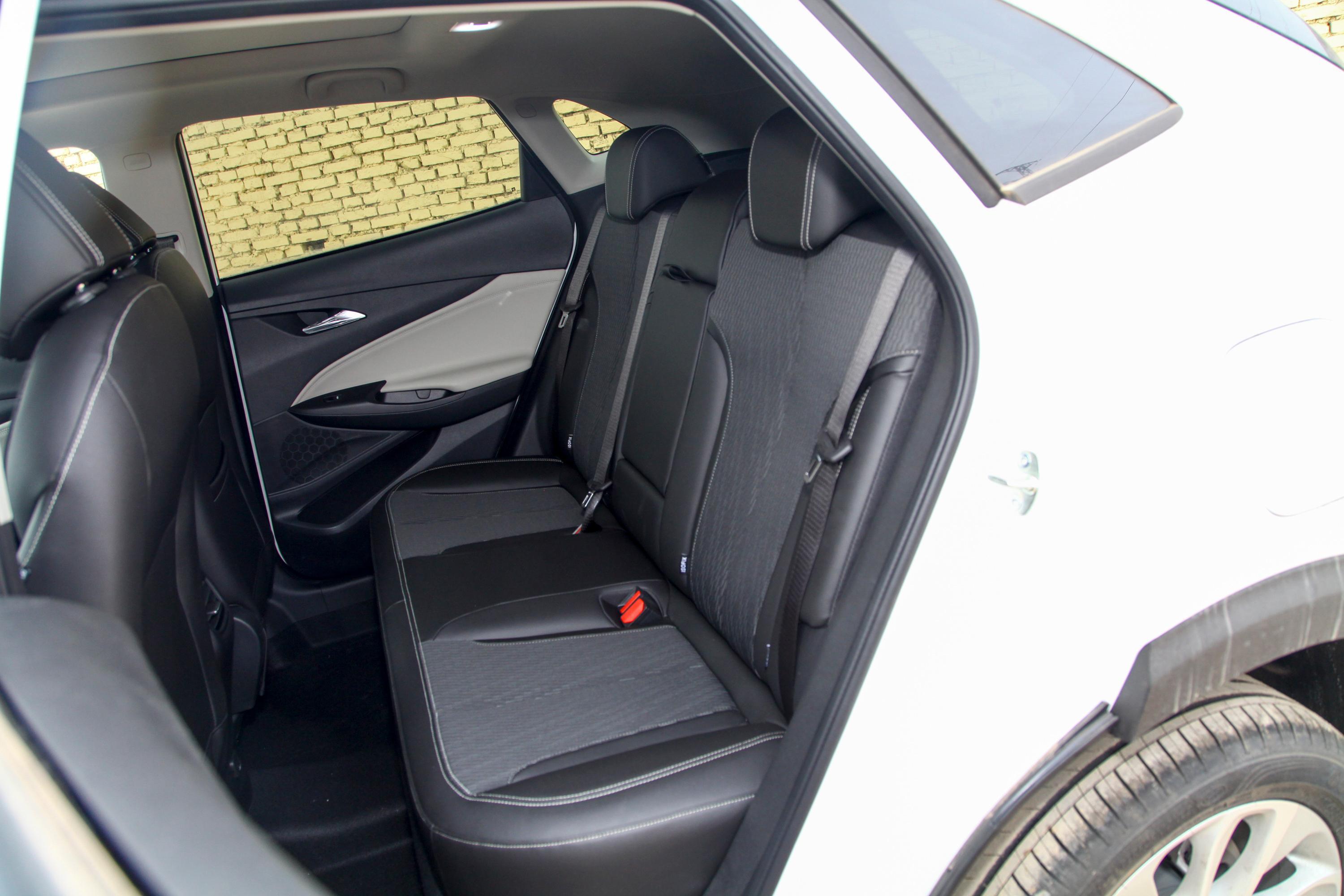 2020款 昂科拉 15t 手自一体 舒适型空间