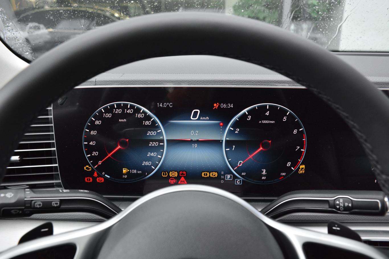 奔驰glegle 350 4matic 动感型仪表盘