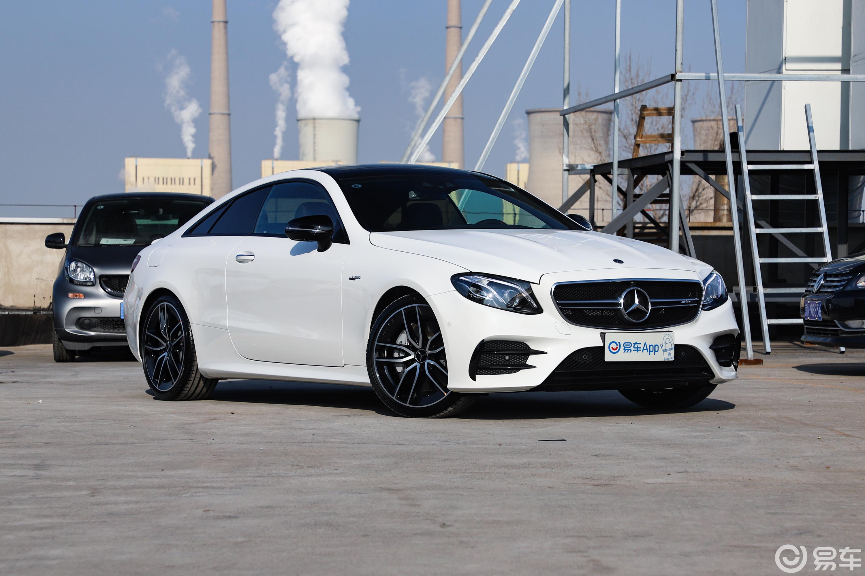 【奔驰e级 amg2019款e 53 4matic  轿跑车侧前45度车头向右水平汽车