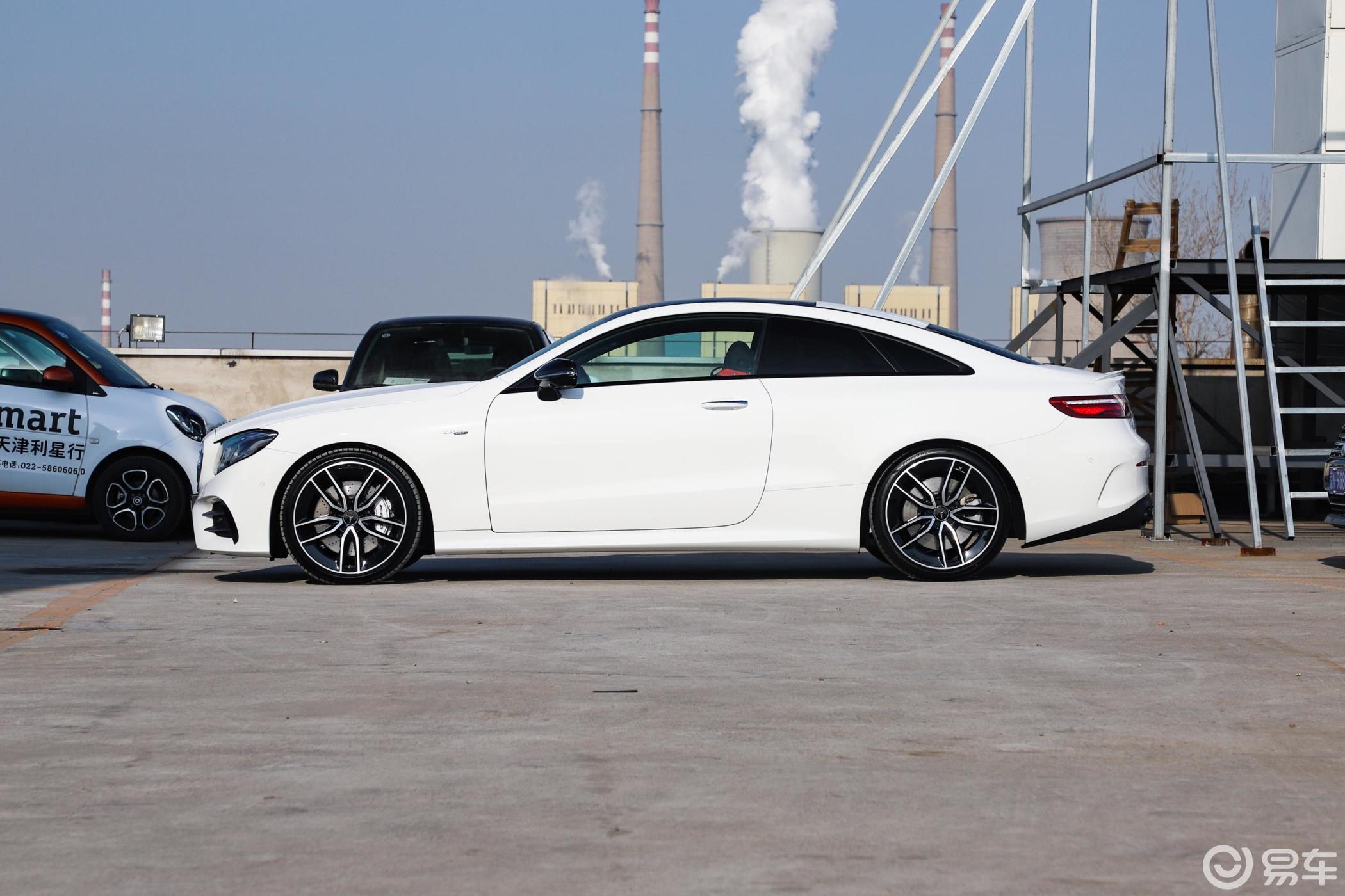 【奔驰e级 amg2019款e 53 4matic  轿跑车正侧车头向左水平汽车图片