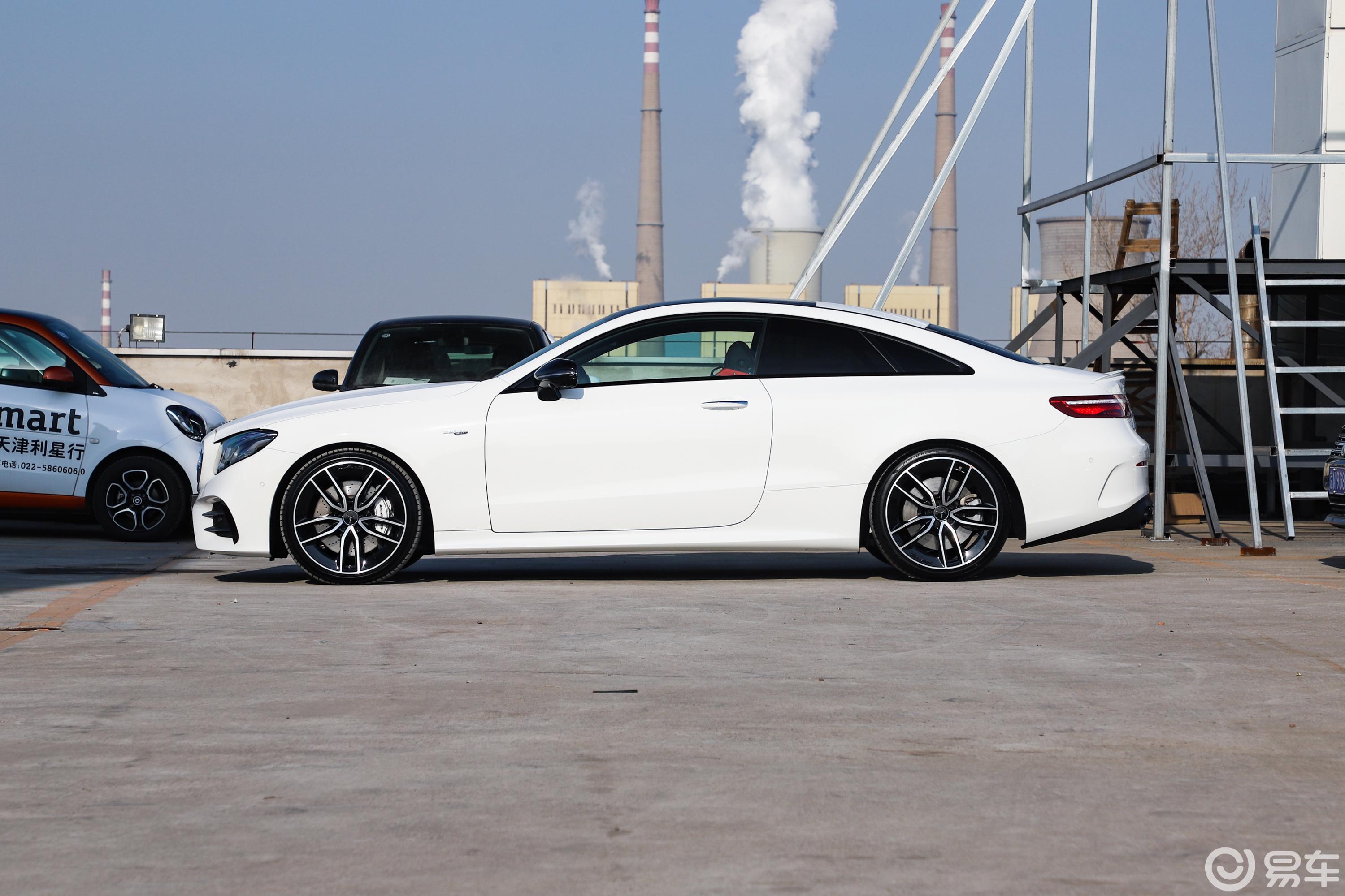 【奔驰e级 amg2019款e 53 4matic  轿跑车正侧车头向左水平汽车图片