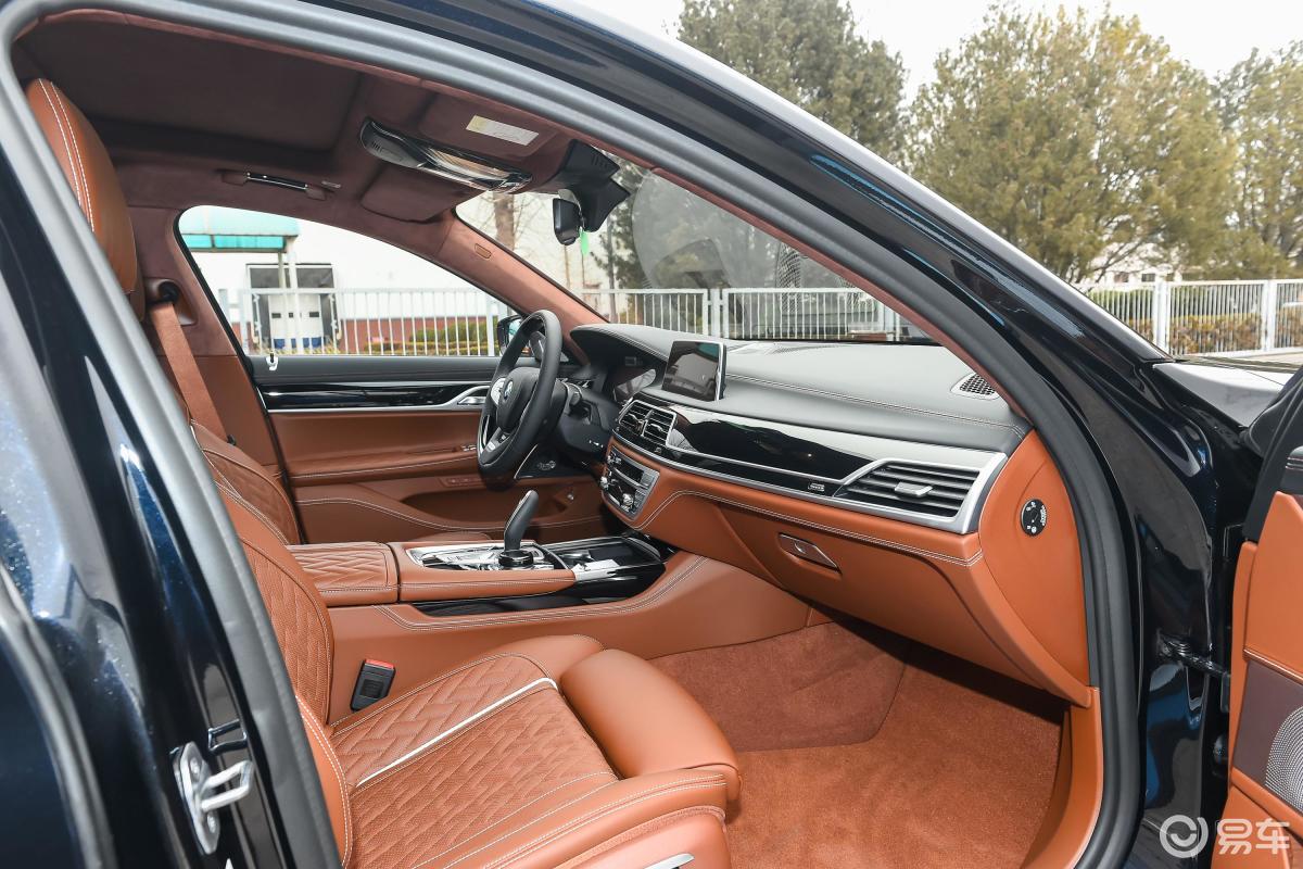 【宝马7系2019款m760li xdrive v12 豪华套装内饰全景副驾驶员方向