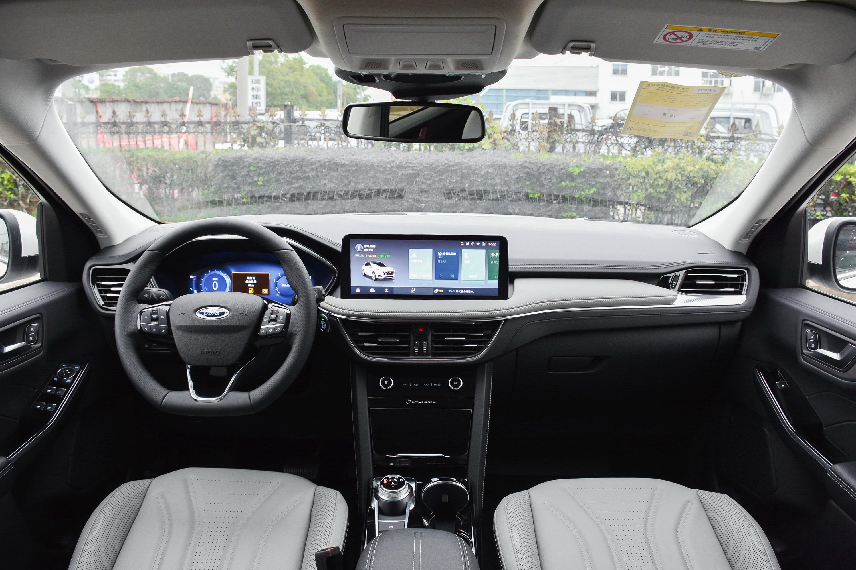 2020款 探险者 ecoboost 285 四驱 钛金版 6座内饰