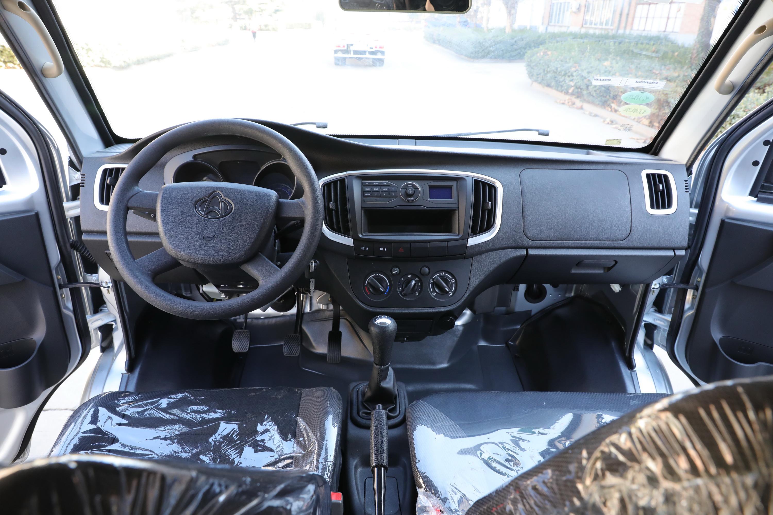 2020款 神骐t20 t20l 1.5l 手动 双排厢式 国vi内饰