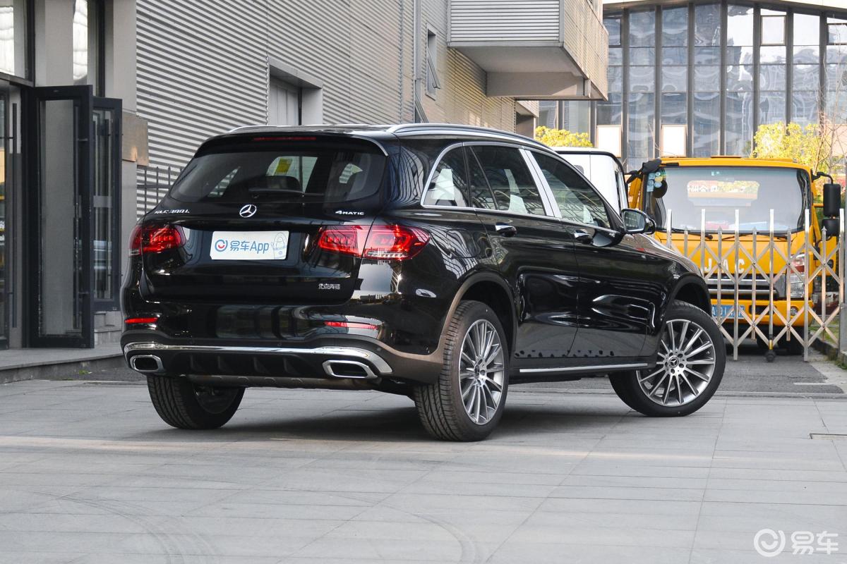 【奔驰glc2020款glc 300 l 4matic amg-line侧后45度车头向右水平汽车