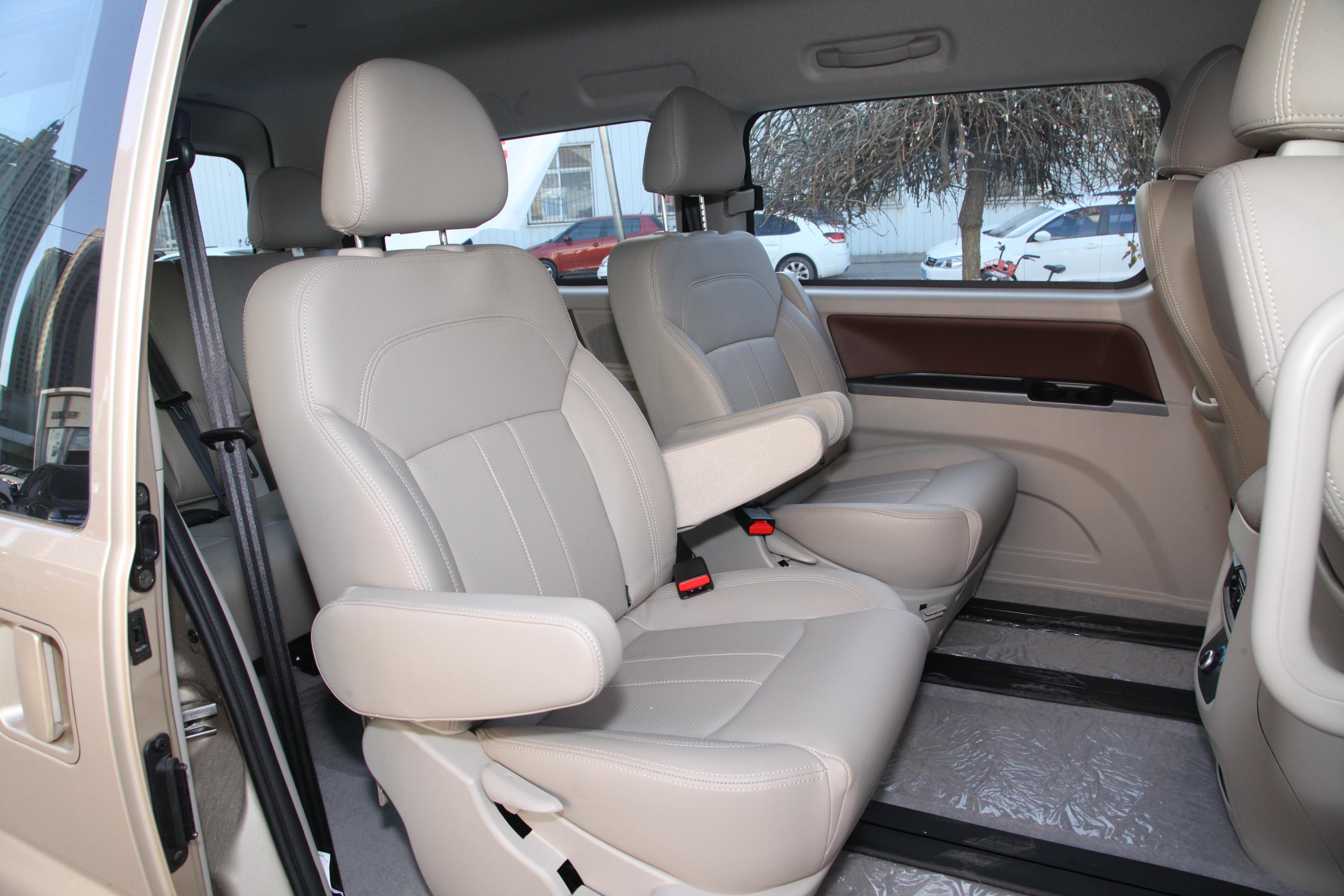 2019款 菱智 m5 1.6l 手动 豪华型 7座 国vi空间