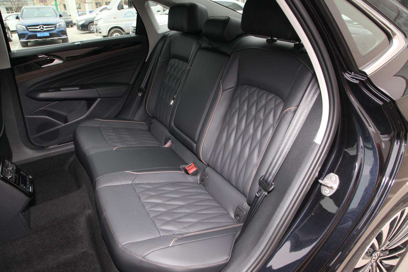 帕萨特330tsi 双离合 尊贵版 国vi后排座椅