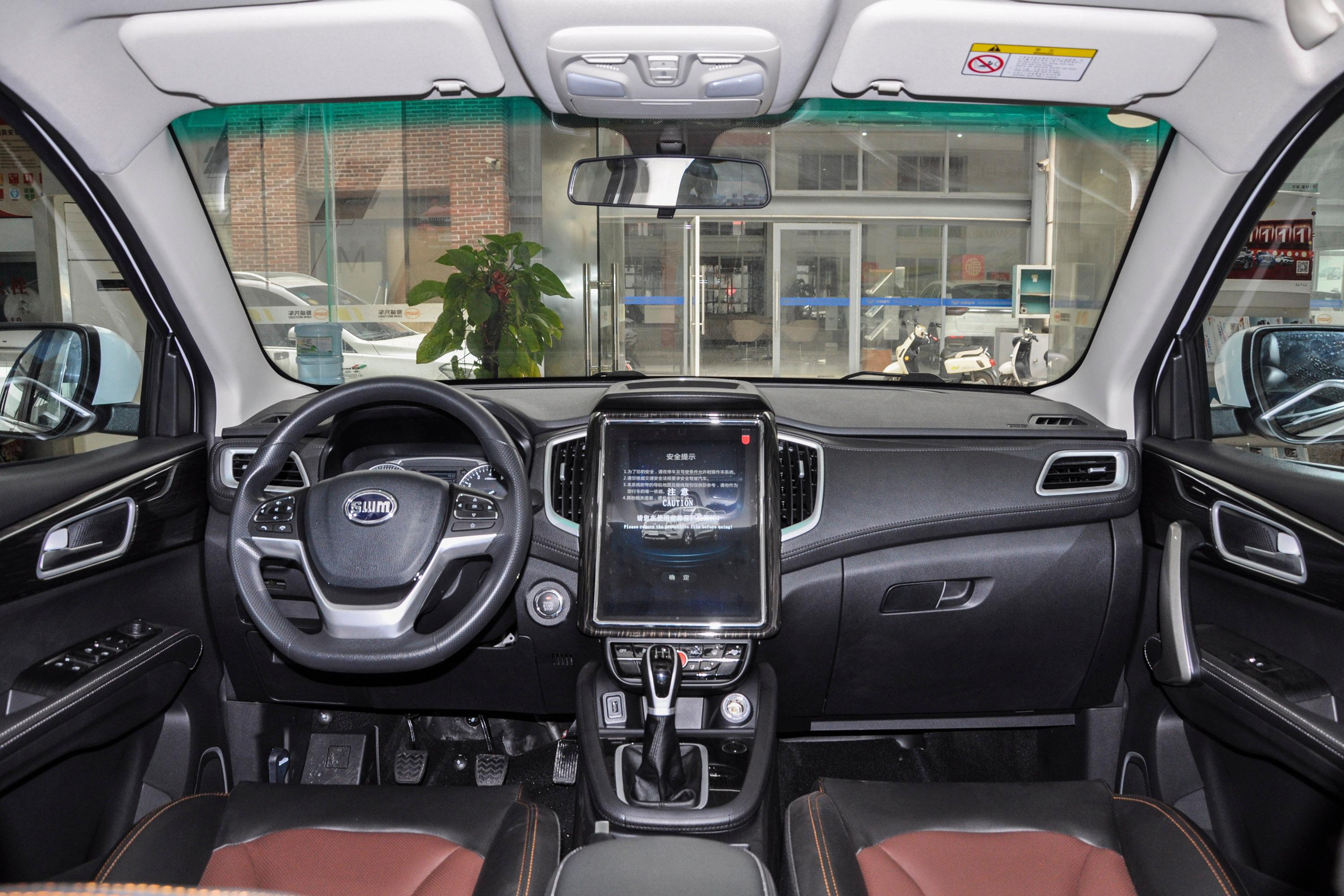 2020款 swm斯威x7 2.0l 手动 精英版 7座内饰