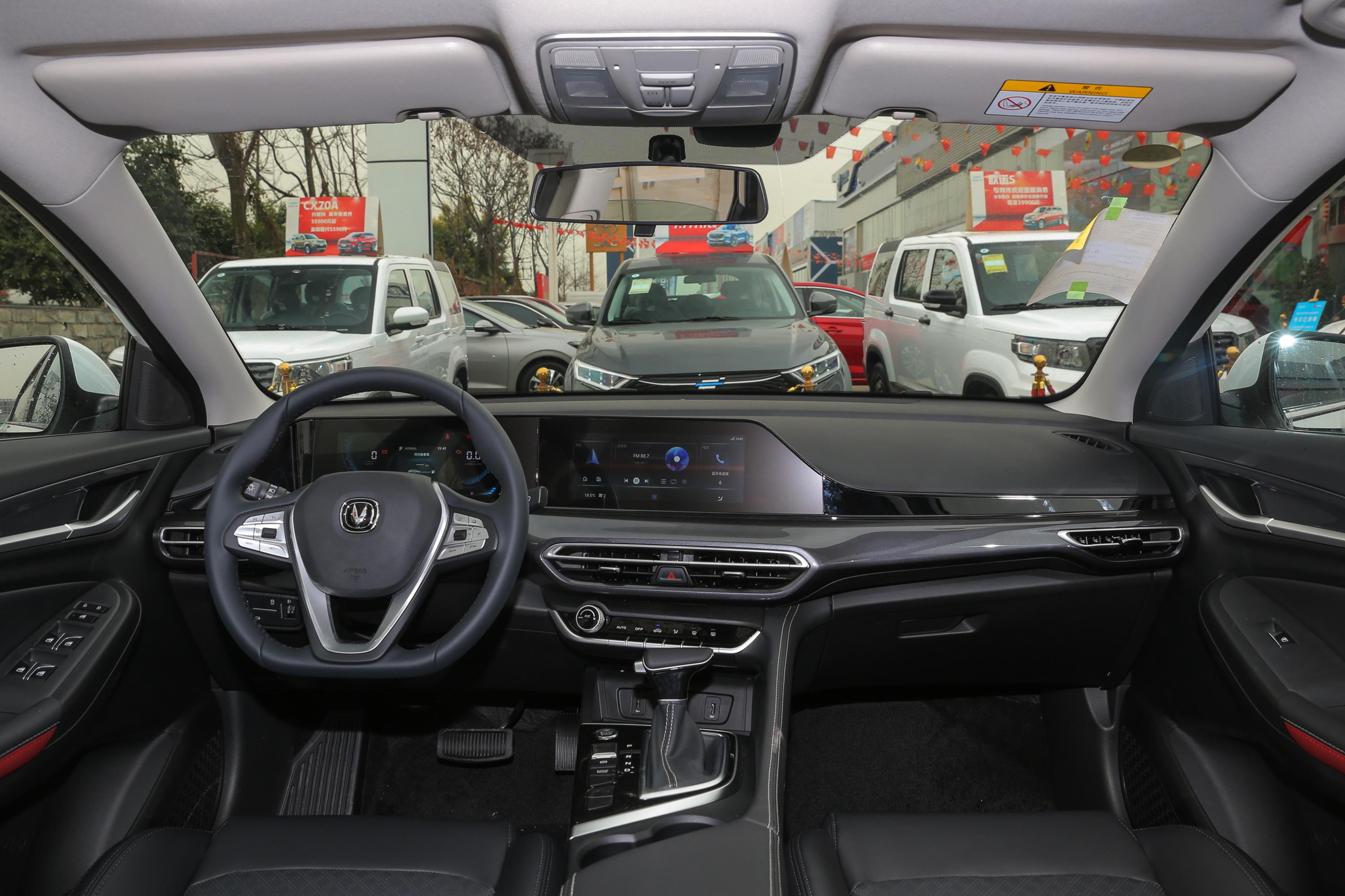 2020款 逸动 plus 蓝鲸ne 1.4t gdi 双离合 尊贵型内饰