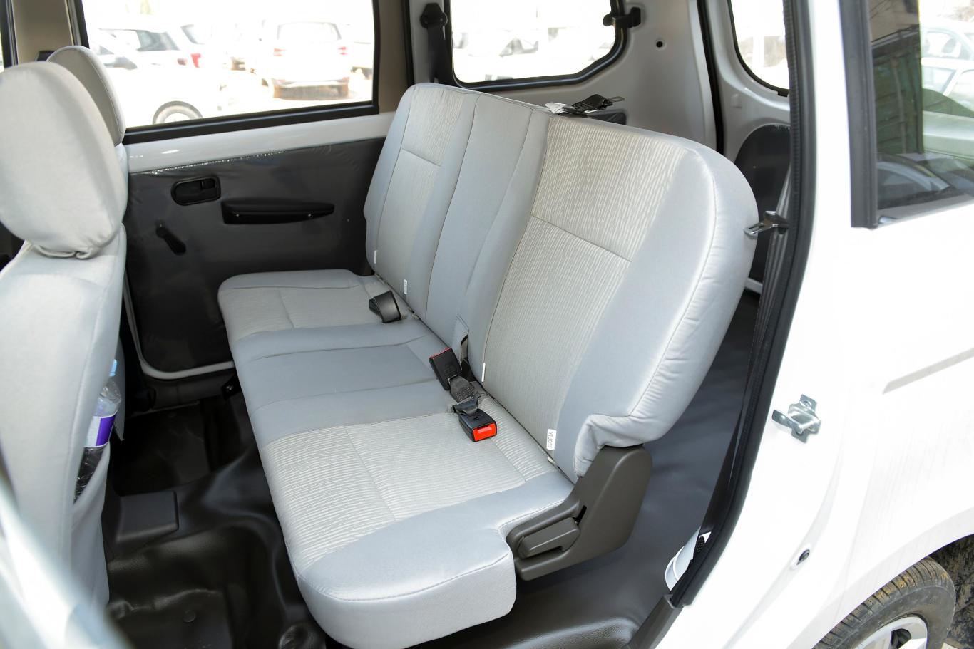 五菱宏光s经典版 1.2l 手动 基本型 国vi后排座椅