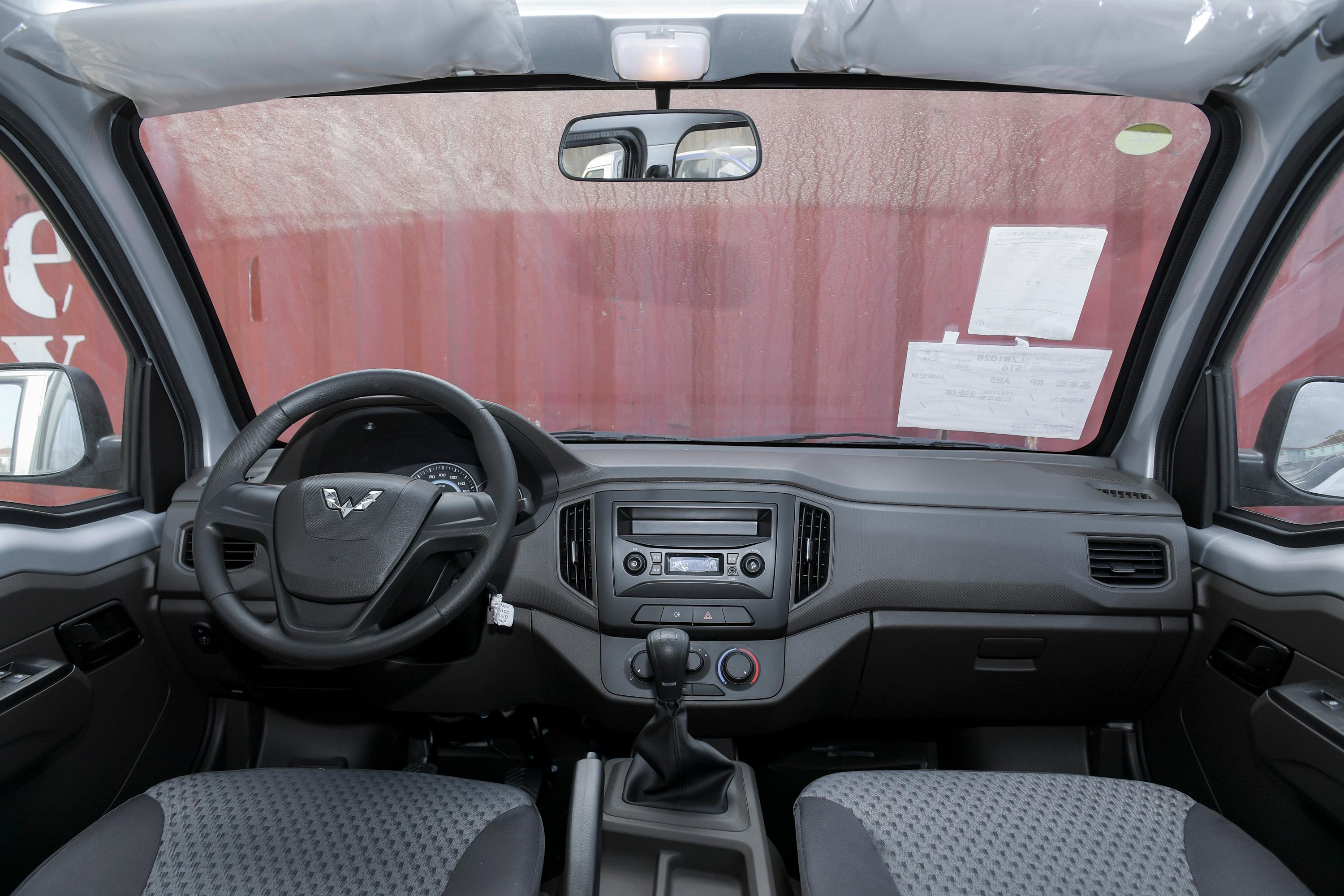 2020款 五菱荣光新卡 1.5l 手动 双排 国vi内饰