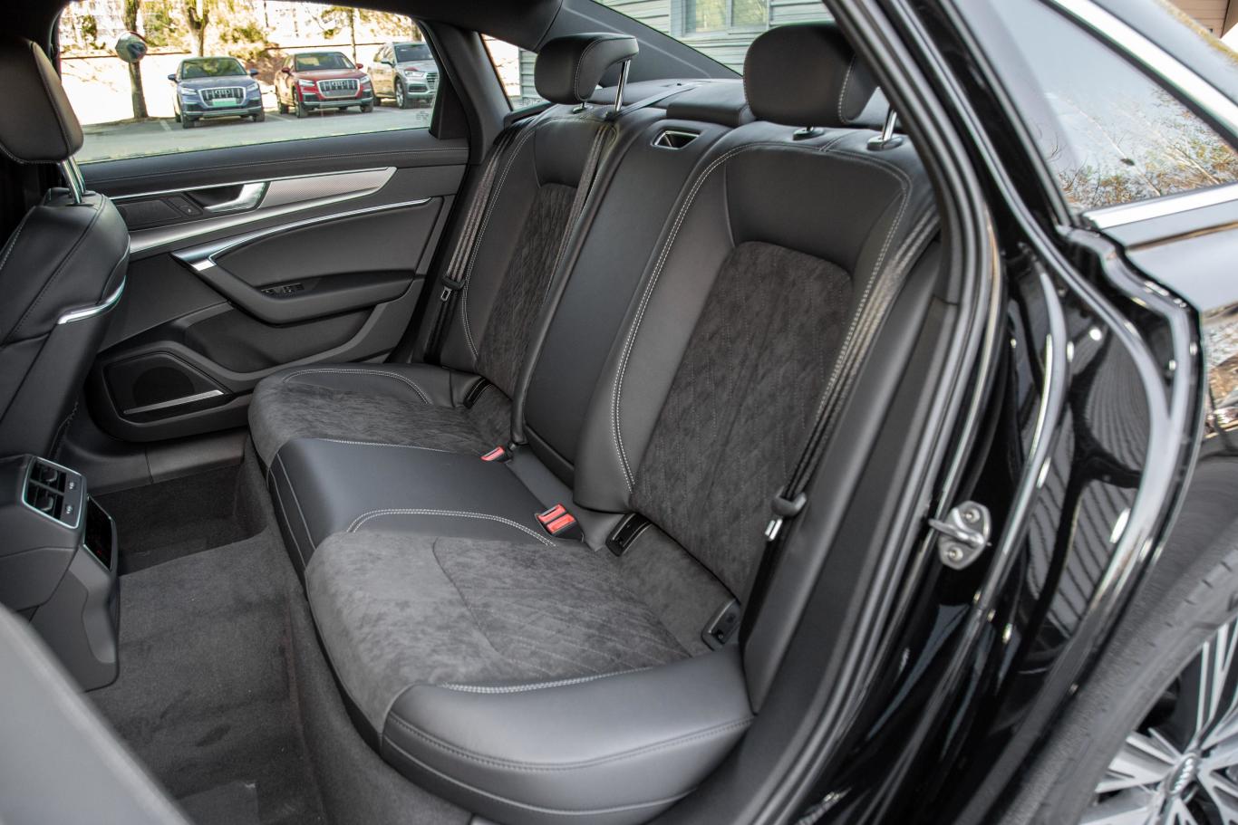 奥迪a6l55 tfsi quattro 尊享动感版后排座椅