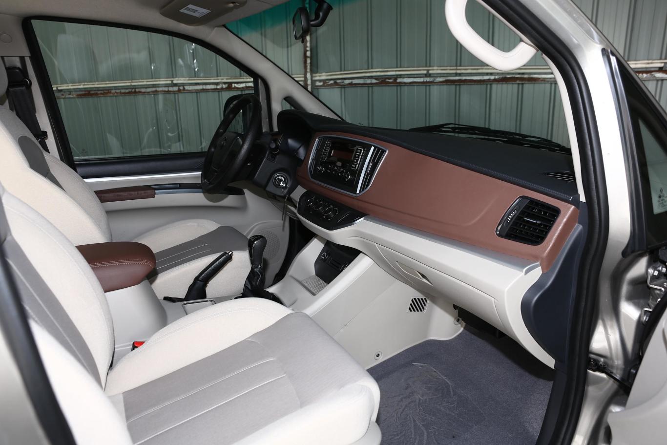 菱智m5l 1.6l 手动 基本型 9座 国vi内饰全景副驾驶员方向