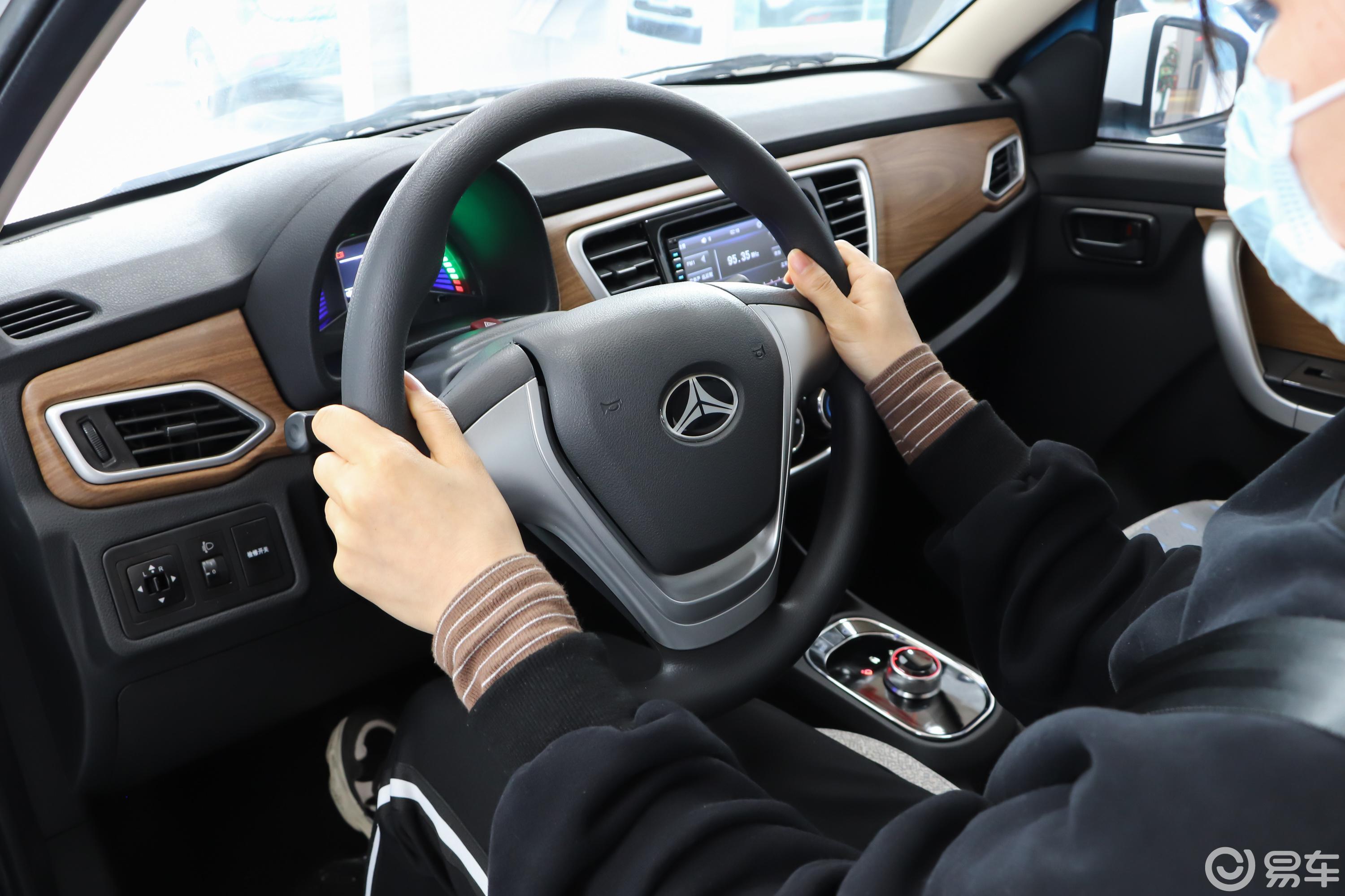 【北汽大猫2020款基本版内饰汽车图片-汽车图片大全】-易车