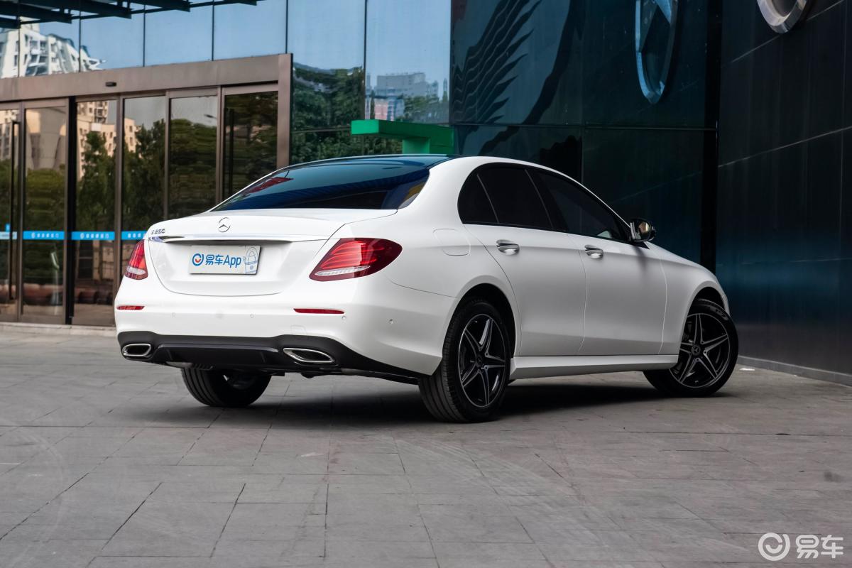 【奔驰e级(进口)2020款e 260 运动版侧后45度车头向右水平汽车图片