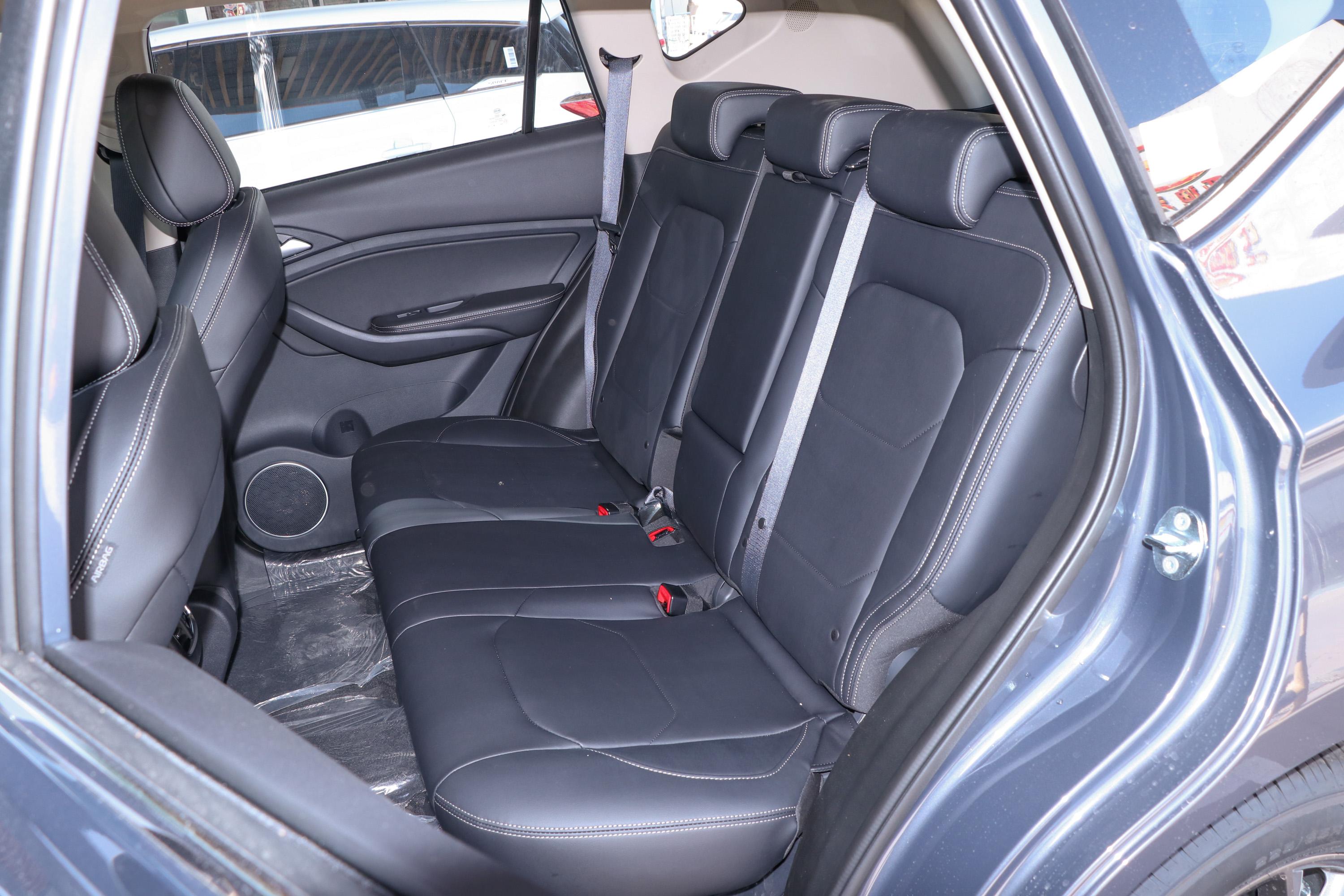 2020款 宋plus 1.5t 双离合 旗舰plus空间