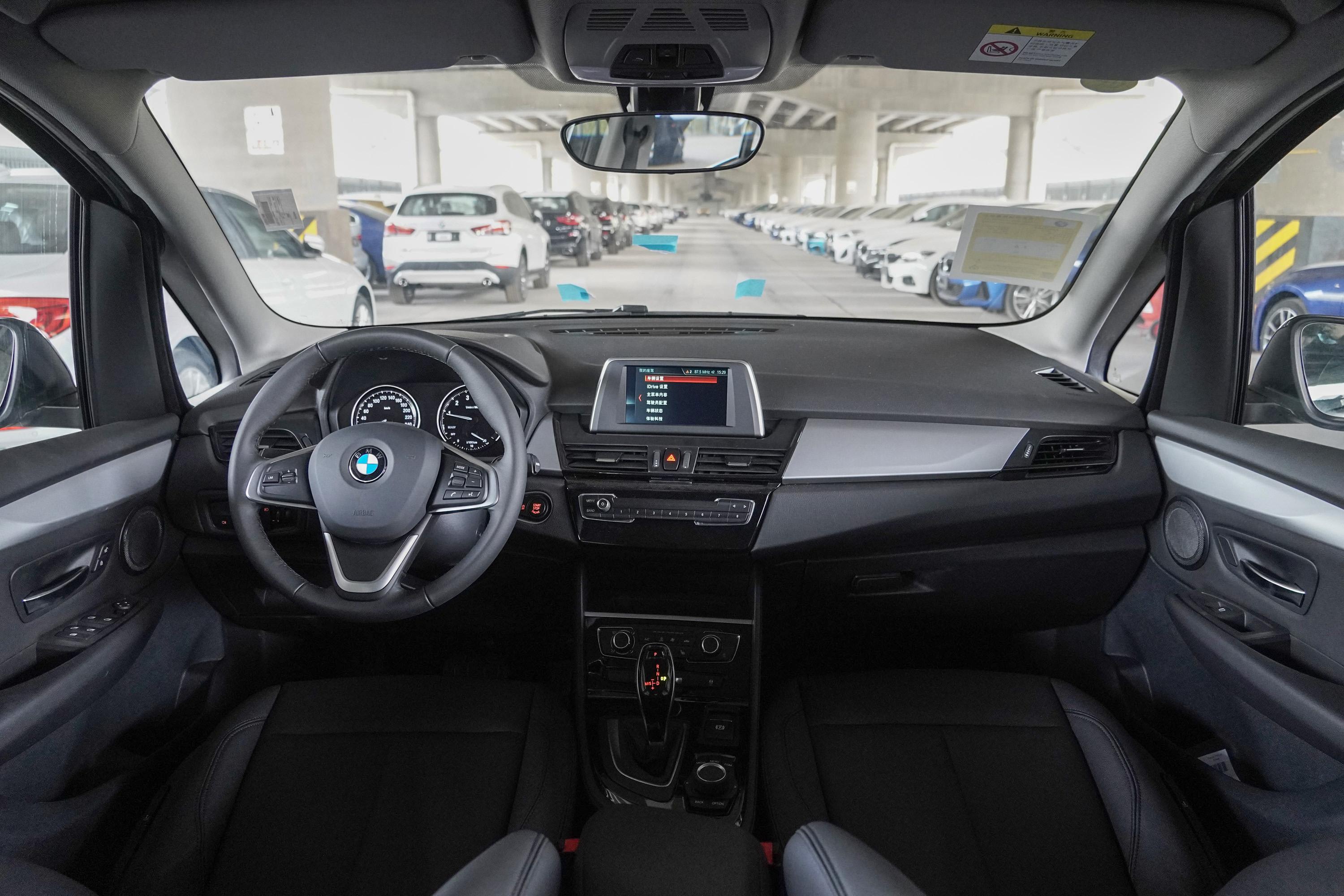 2019款宝马2系多功能旅行车220i领先型