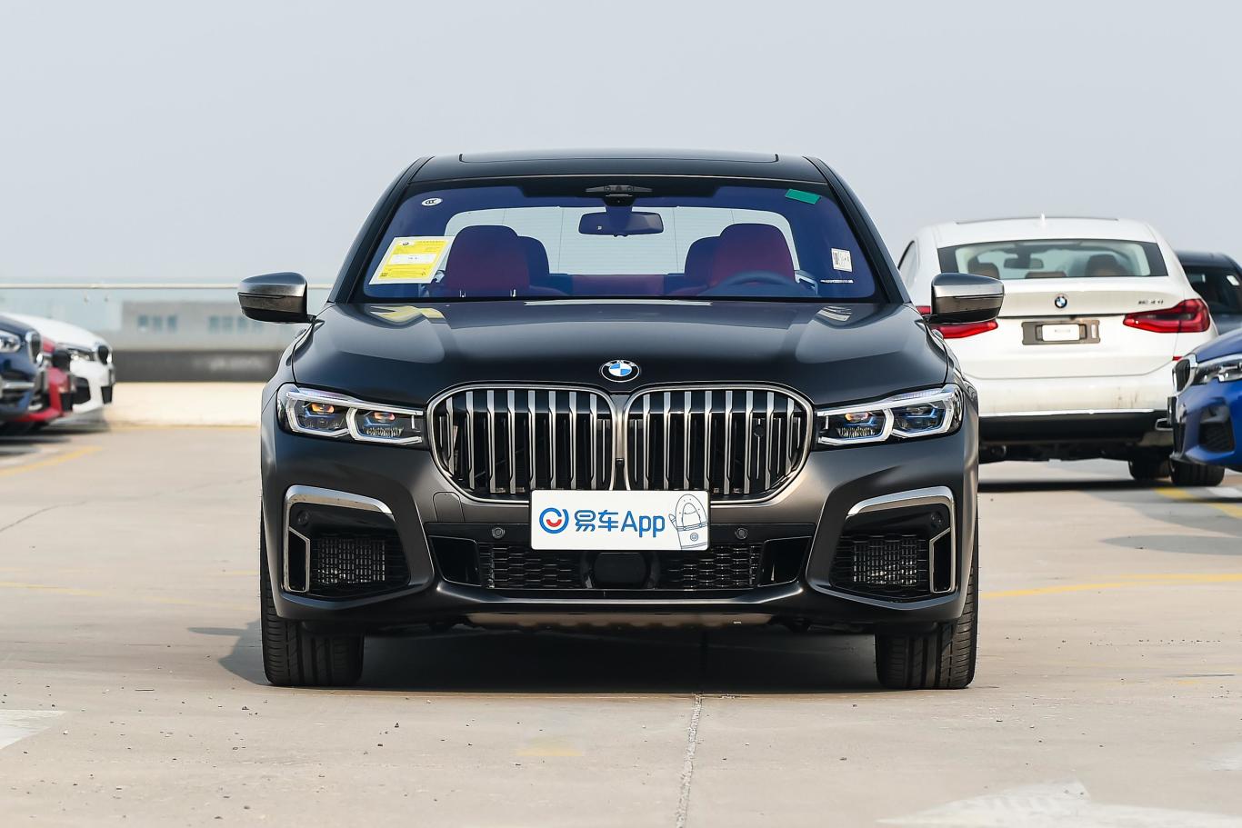 宝马7系改款 m760li xdrive v12 运动套装正前水平