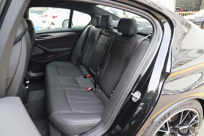宝马m5成交价14689万起配置丰富空间舒适