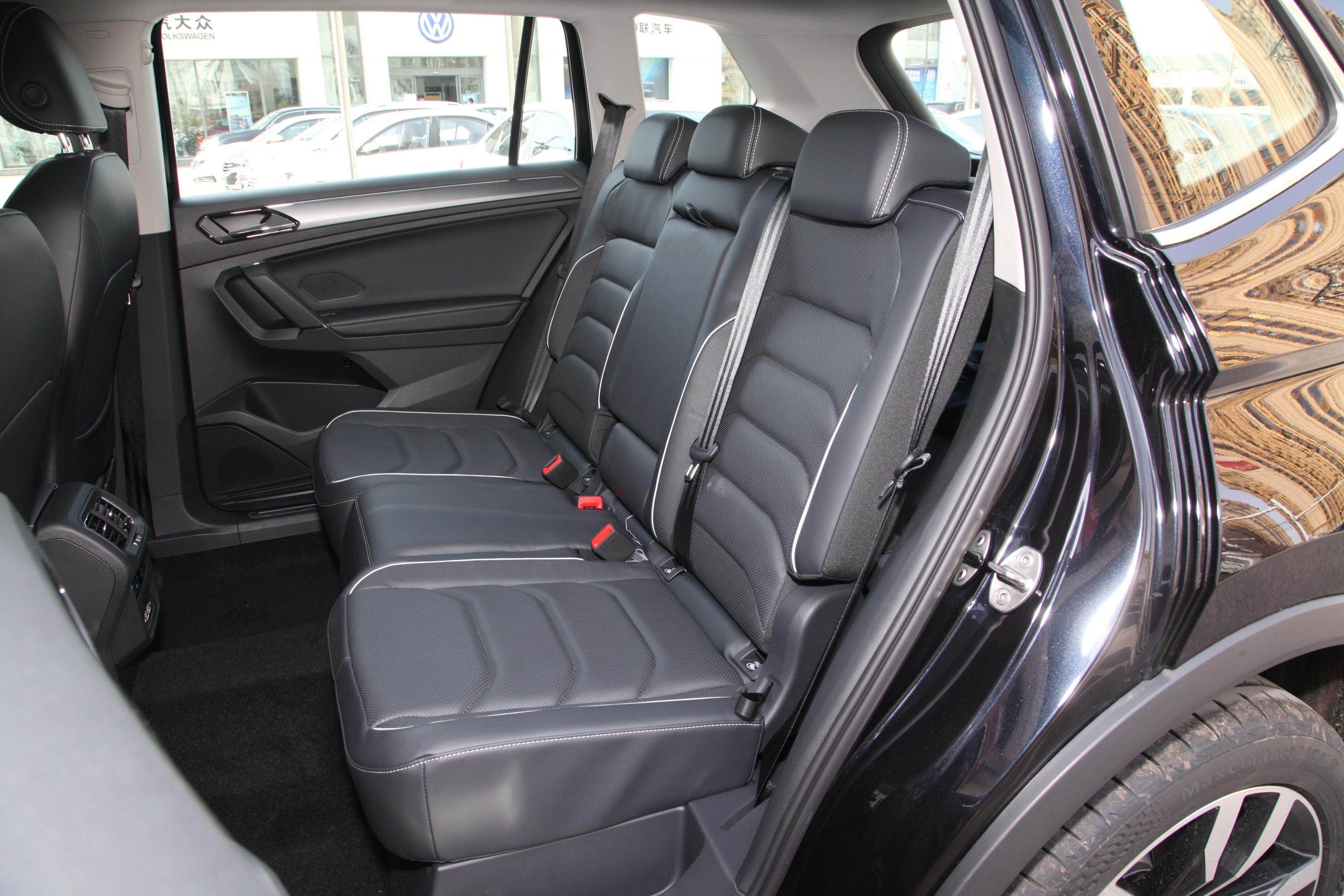 2021款 途观l 330tsi 双离合 两驱 智享版空间