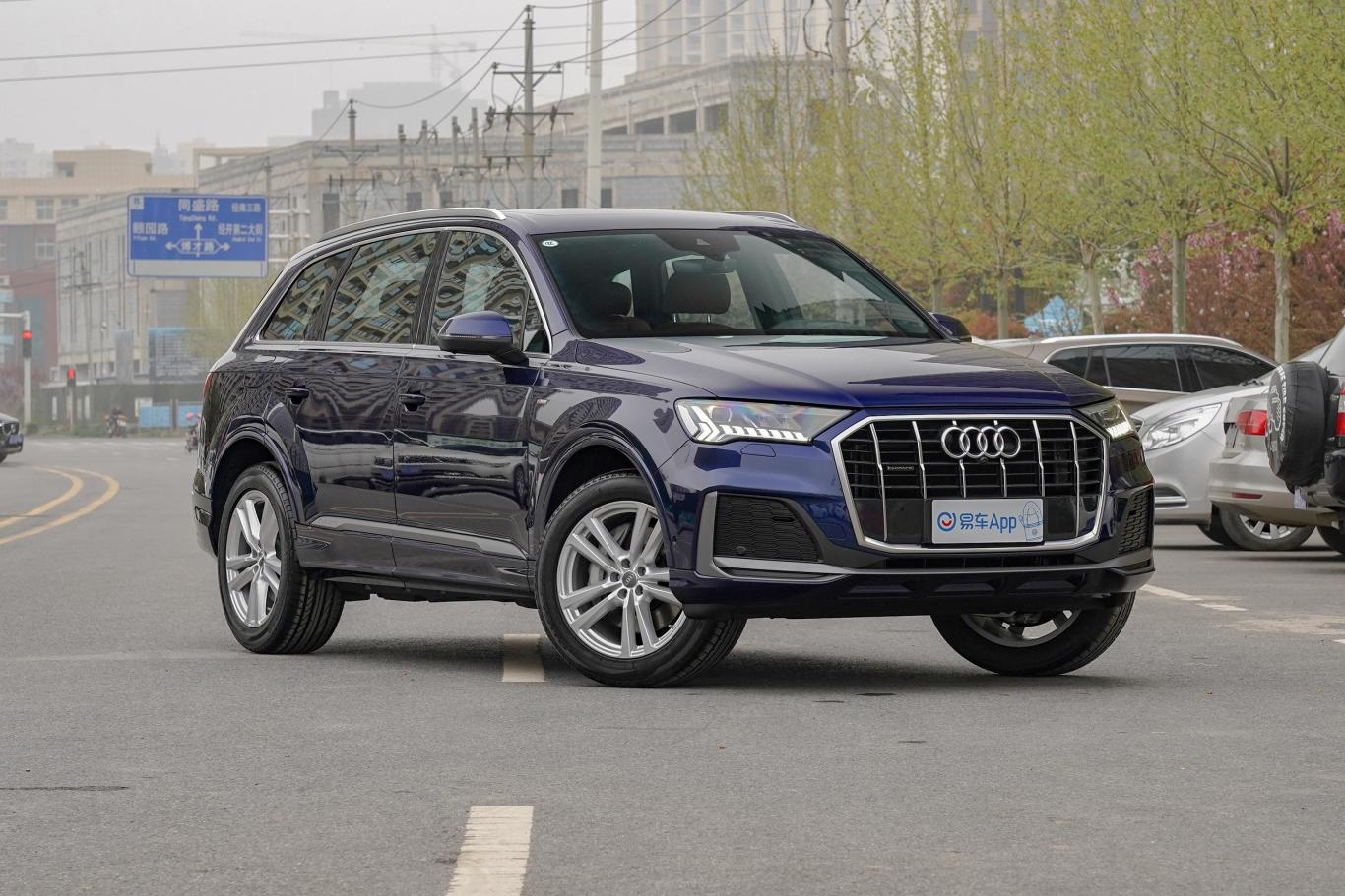 奥迪q745 tfsi quattro 致享专享版正前水平