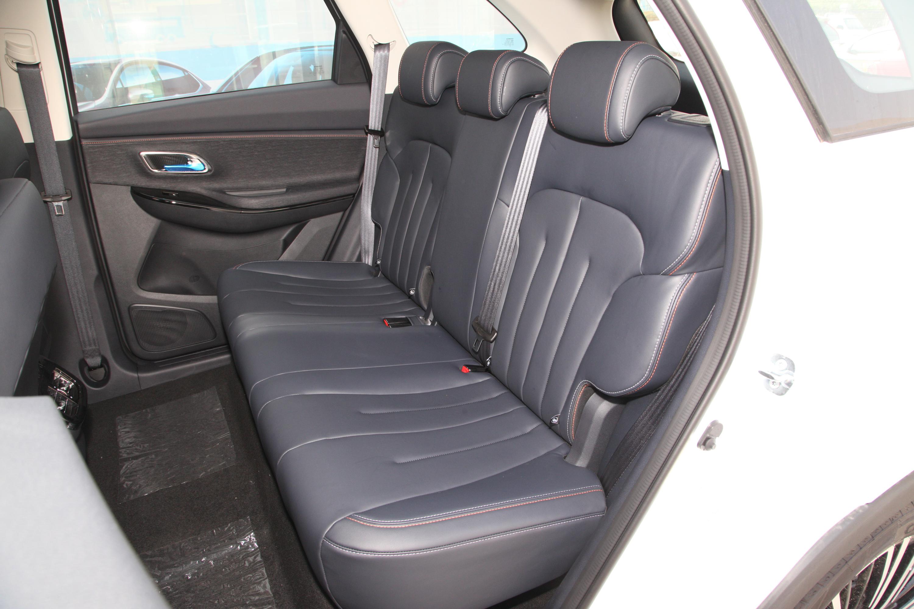 2020款 长安欧尚x7 1.5t 双离合 精英型空间