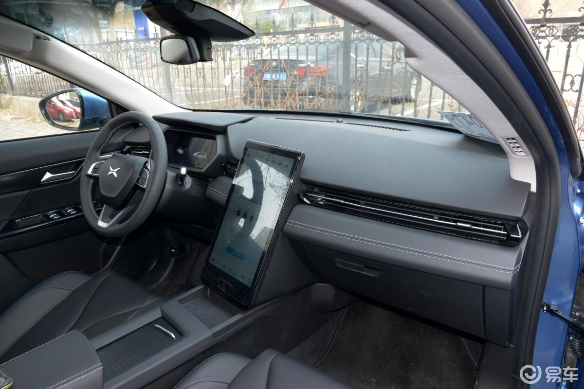 【小鹏汽车g32020款520 智享版内饰全景副驾驶员方向汽车图片-汽车
