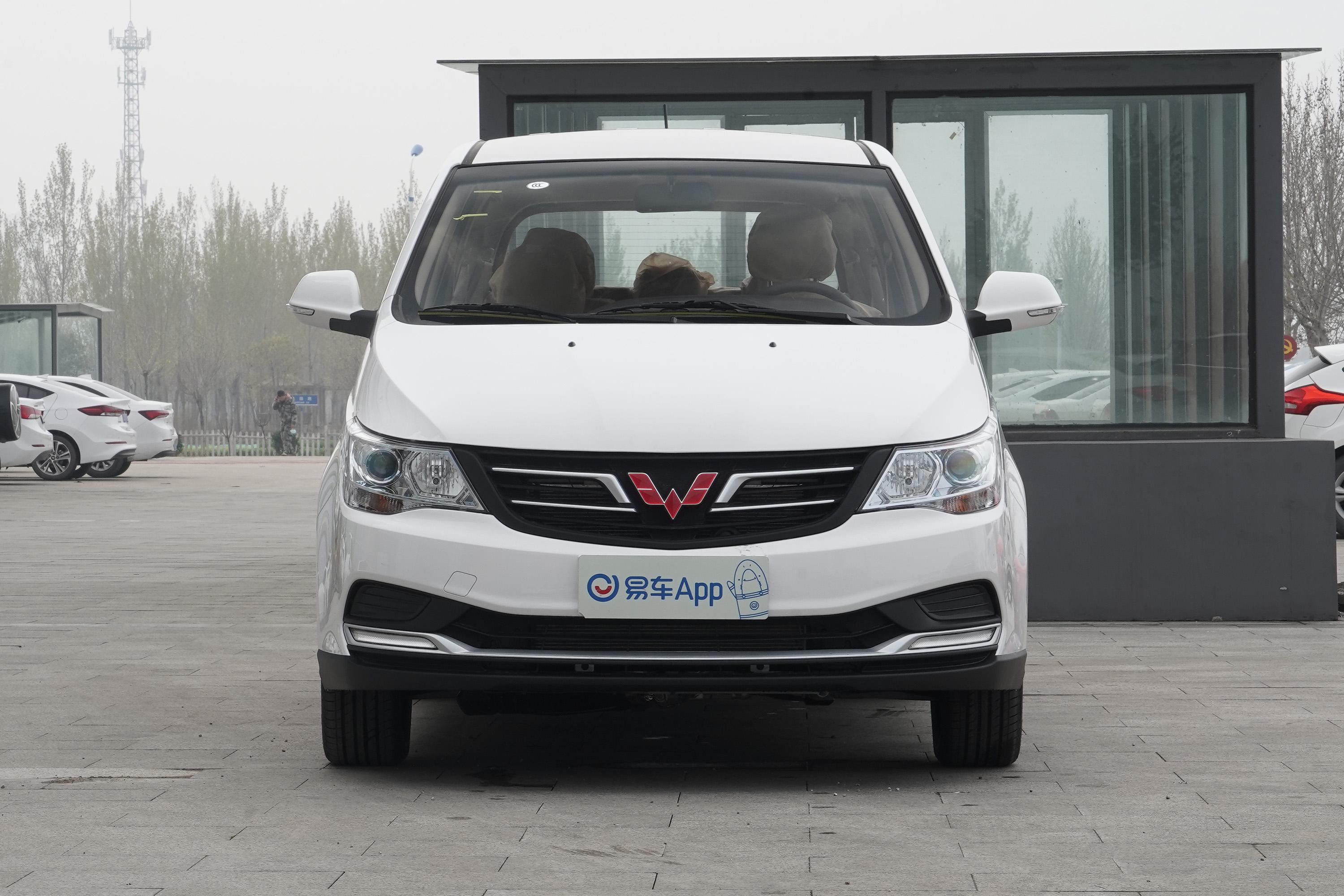 2020款五菱73015l手动超值版8座