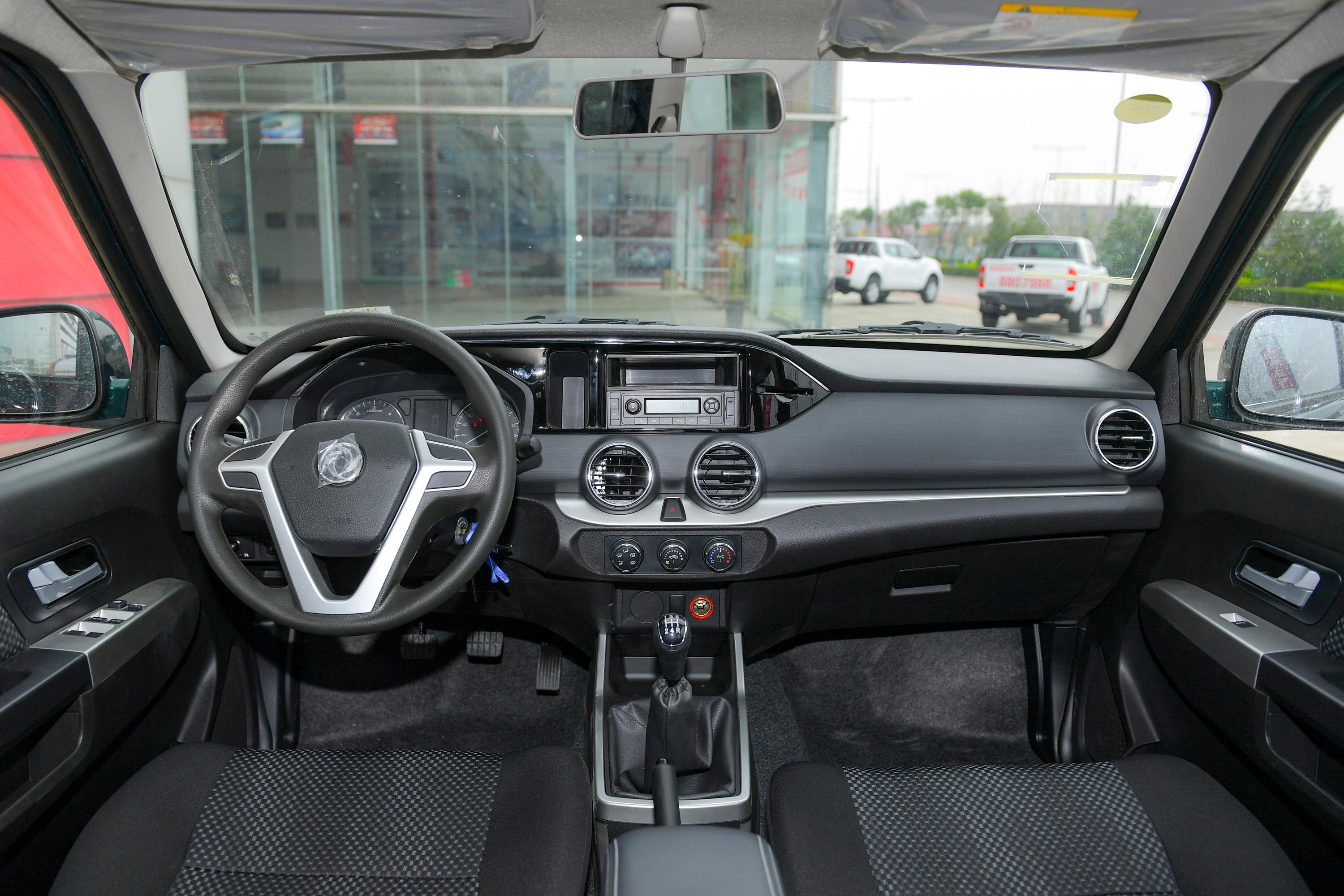 2020款 锐骐 长货箱 2.5t 手动 两驱 标准版 柴油 国vi内饰