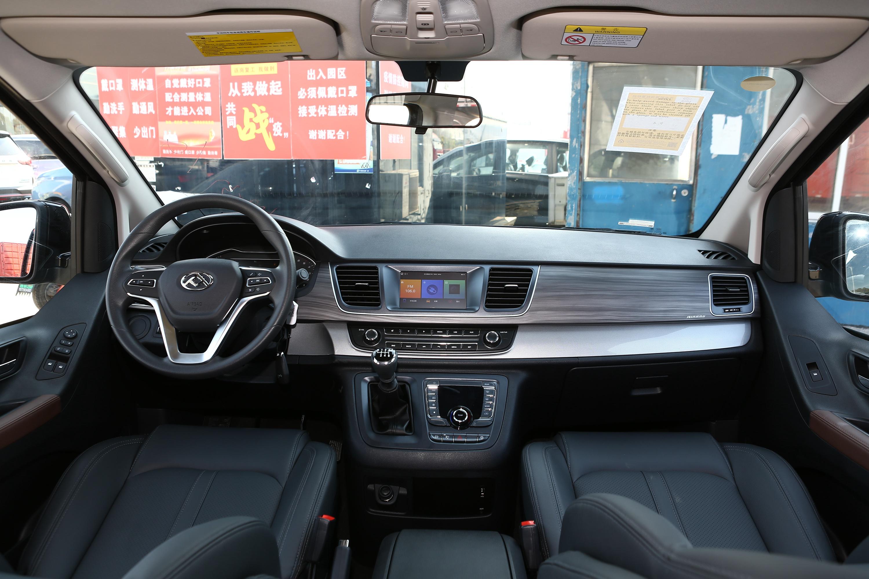 2021款 上汽大通maxus g10 2.0t 手动 精英版 柴油 7座内饰